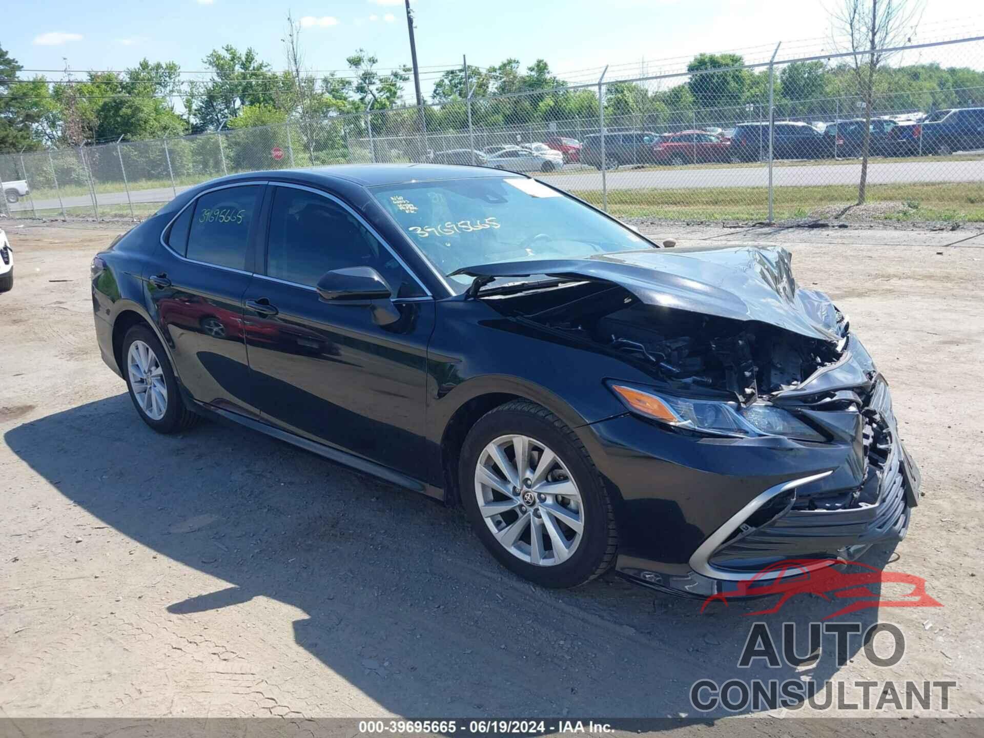 TOYOTA CAMRY 2022 - 4T1C11AK9NU640476
