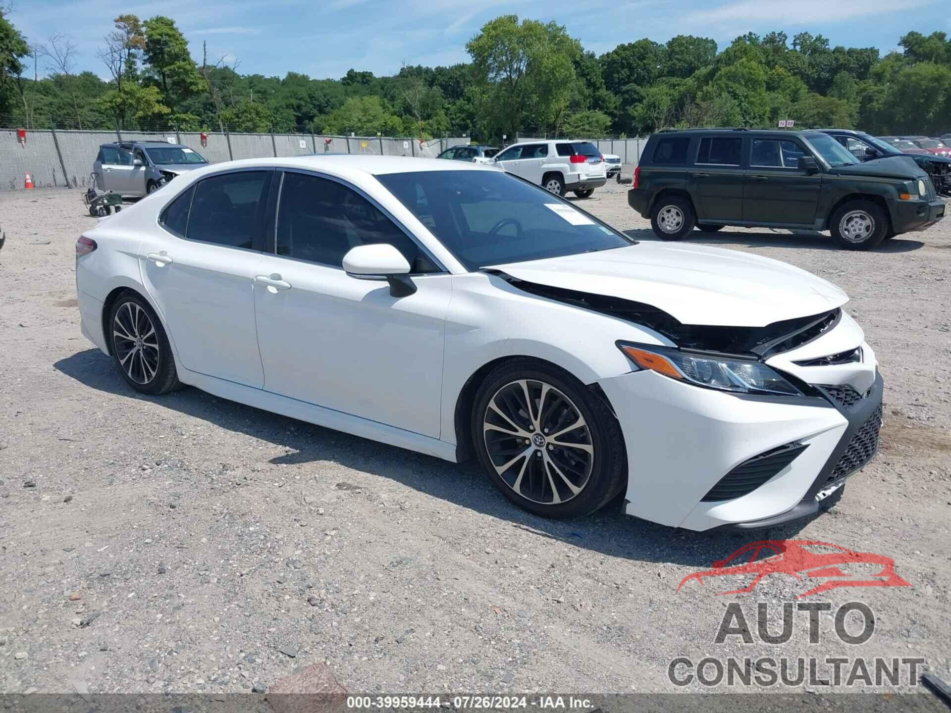 TOYOTA CAMRY 2018 - 4T1B11HK5JU576528