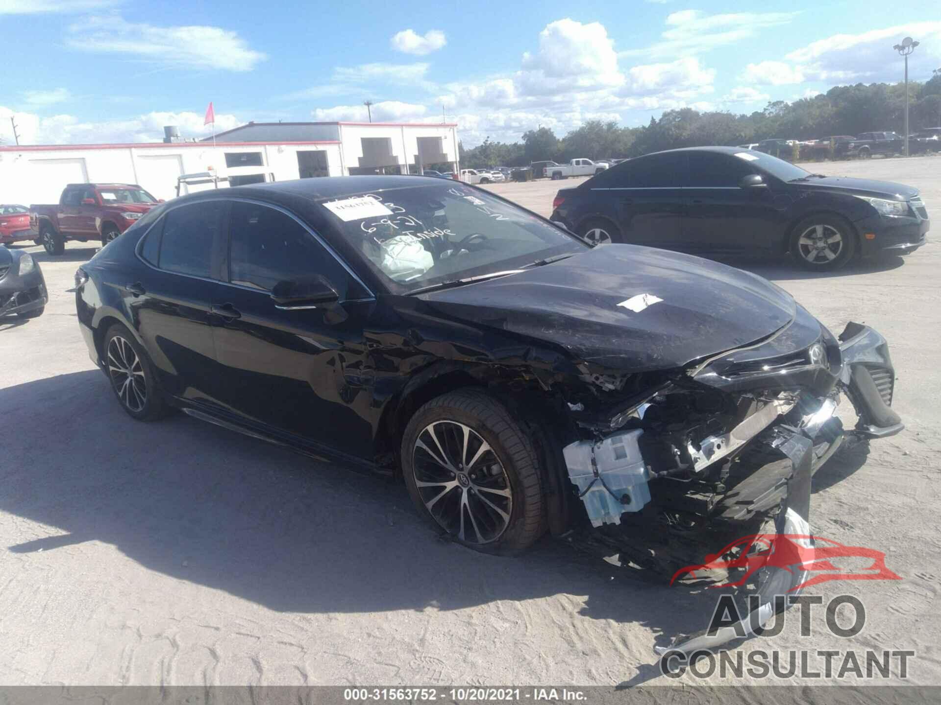TOYOTA CAMRY 2018 - 4T1B11HK6JU047363