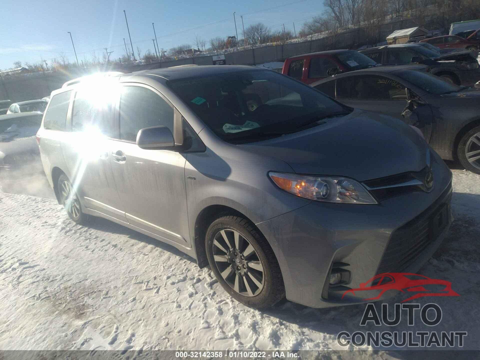 TOYOTA SIENNA 2018 - 5TDDZ3DC5JS209701