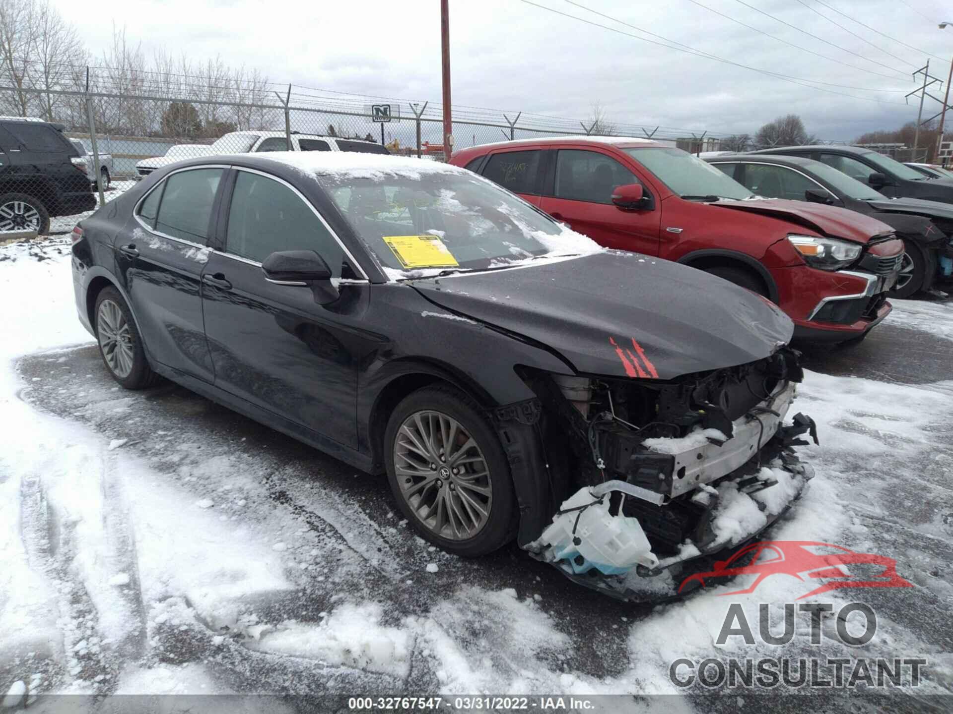 TOYOTA CAMRY 2018 - 4T1B11HK8JU115341