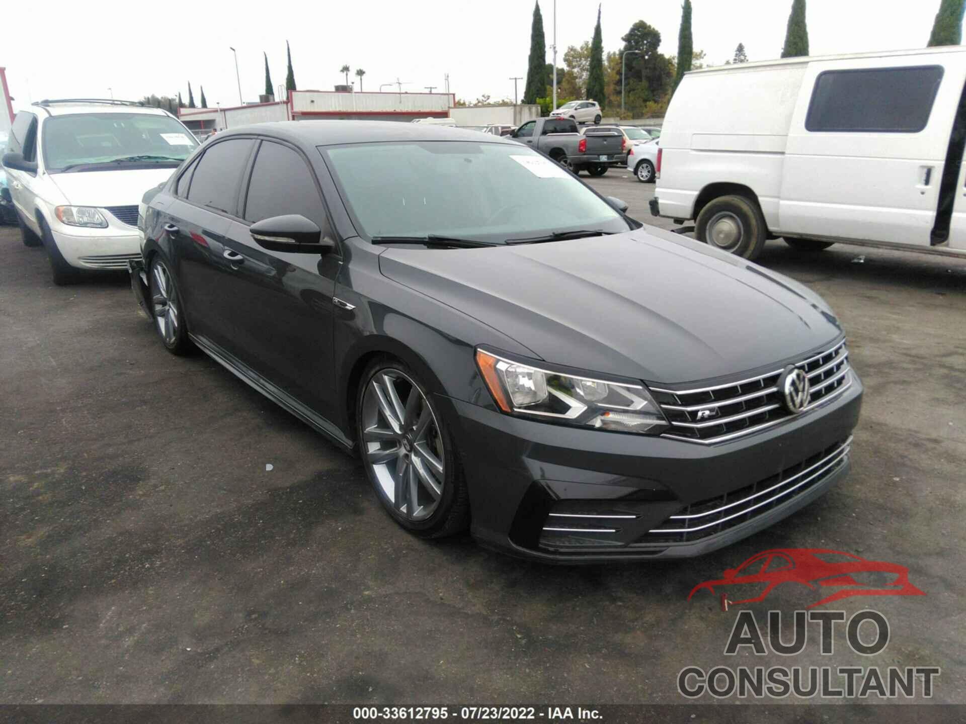 VOLKSWAGEN PASSAT 2018 - 1VWAA7A30JC025092