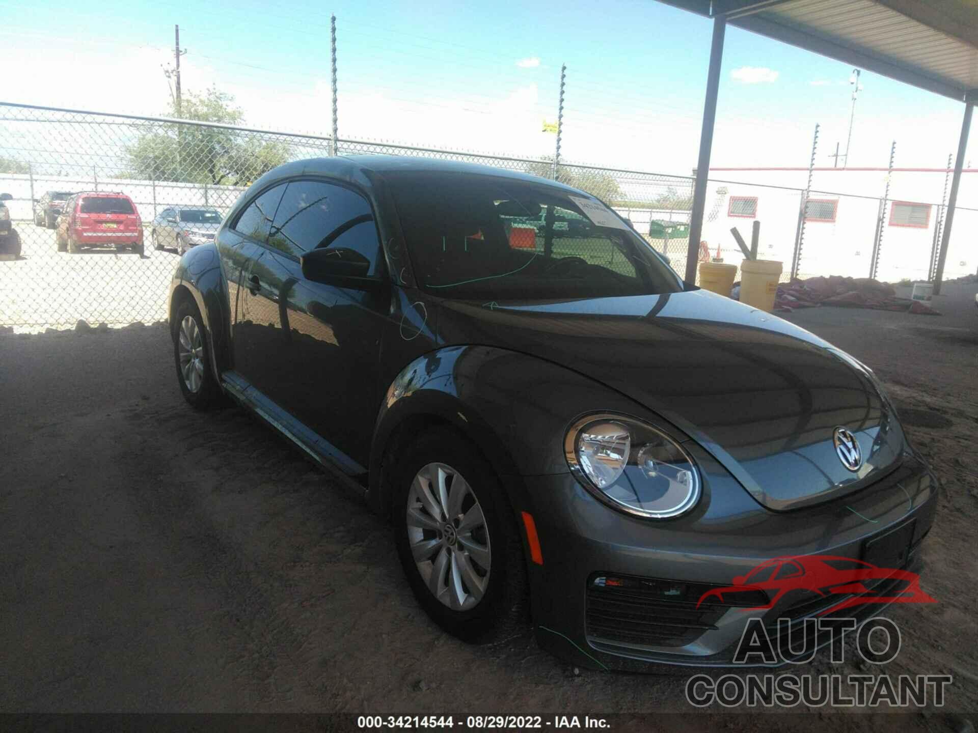 VOLKSWAGEN BEETLE 2018 - 3VWFD7AT7JM709603