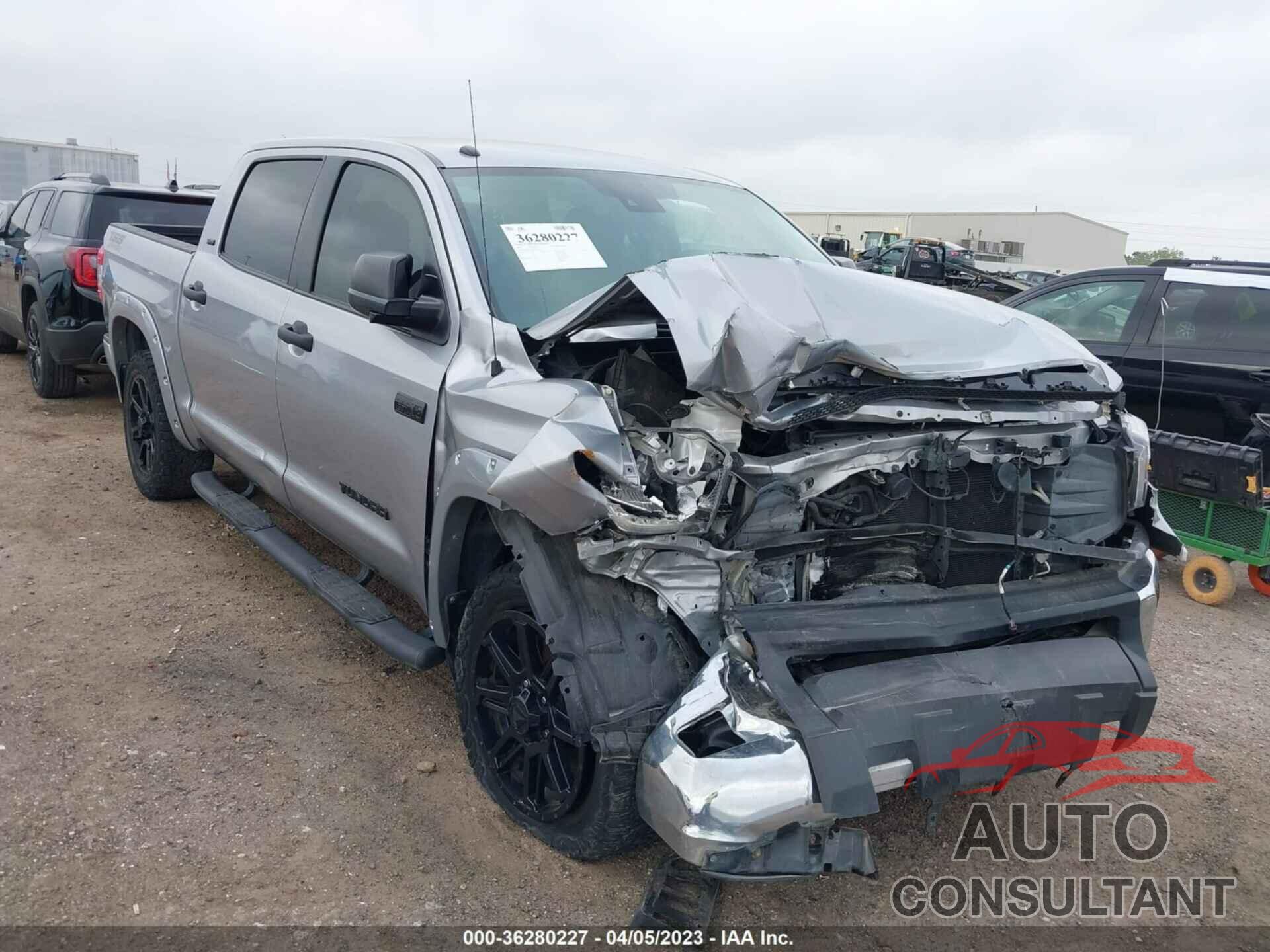 TOYOTA TUNDRA 2018 - 5TFDW5F18JX689890