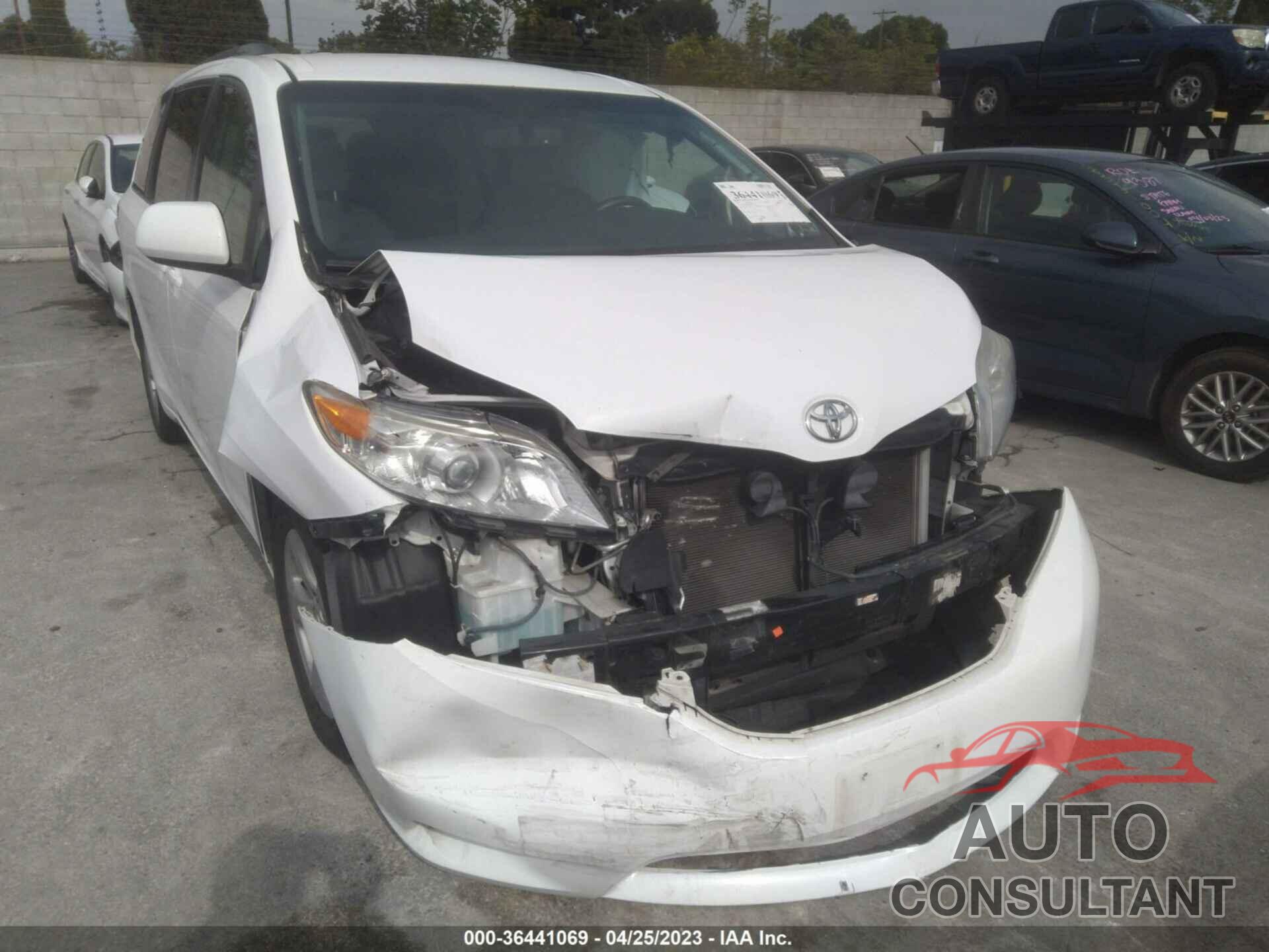 TOYOTA SIENNA 2015 - 5TDKK3DC8FS626751