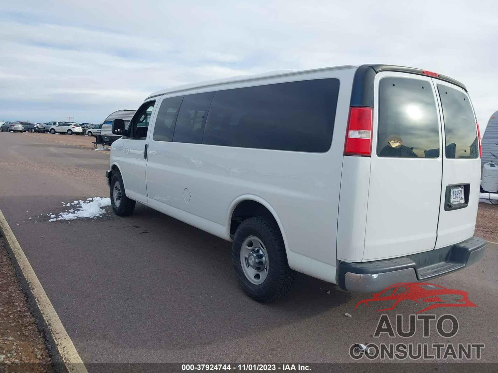 CHEVROLET EXPRESS PASSENGER 2017 - 1GAZGPFGXH1272408