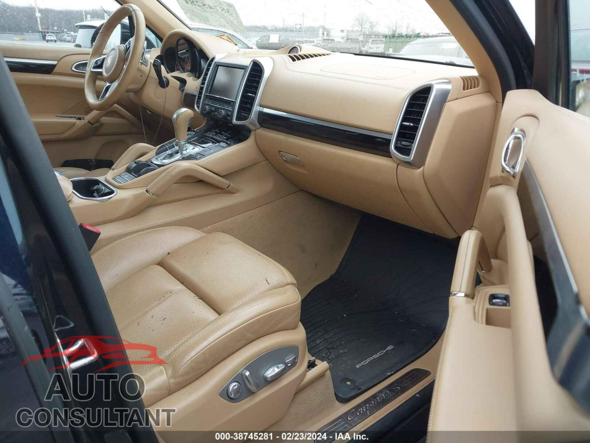 PORSCHE CAYENNE 2016 - WP1AB2A29GLA97054