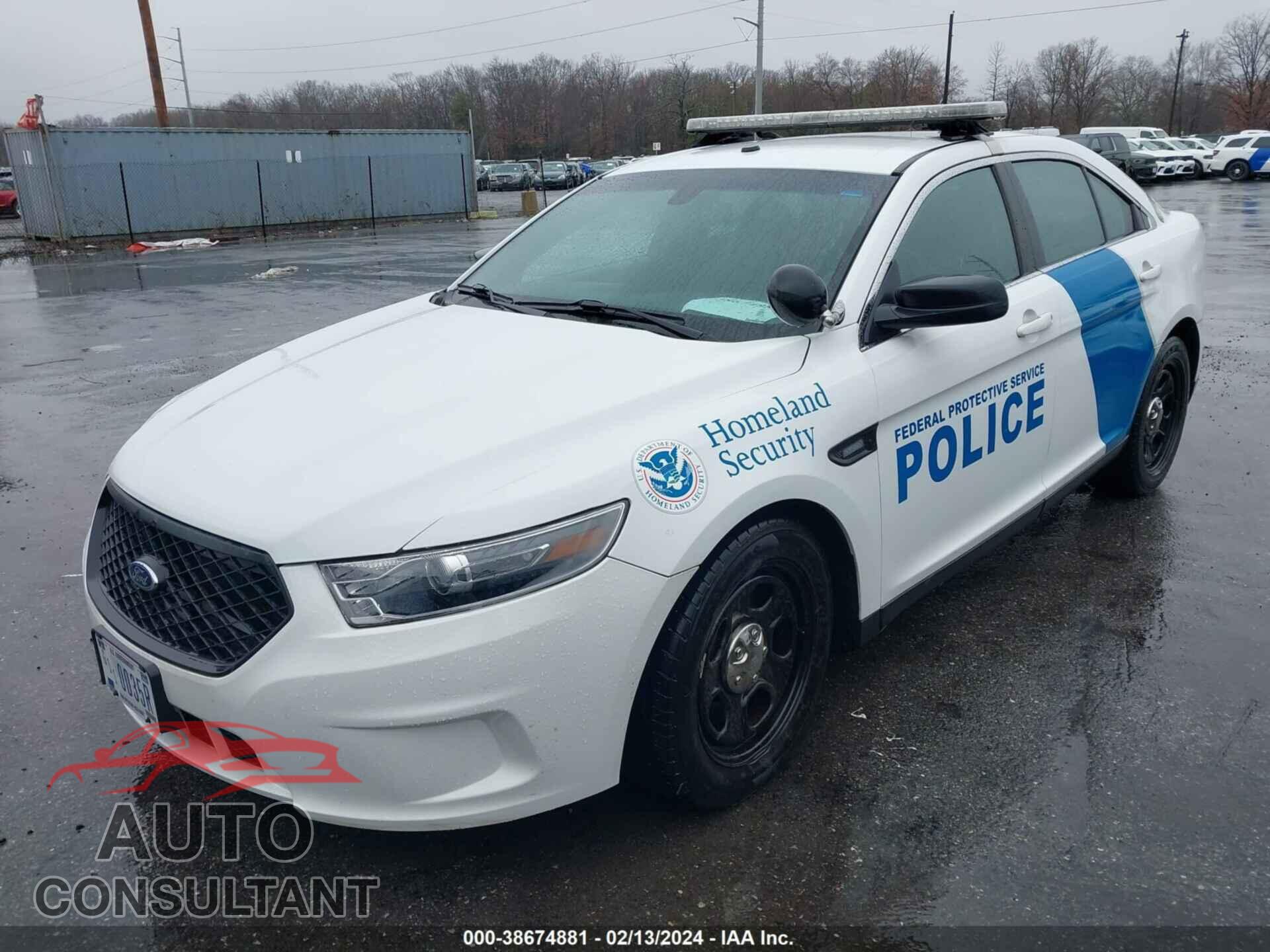 FORD TAURUS 2017 - 1FAHP2L86HG109230