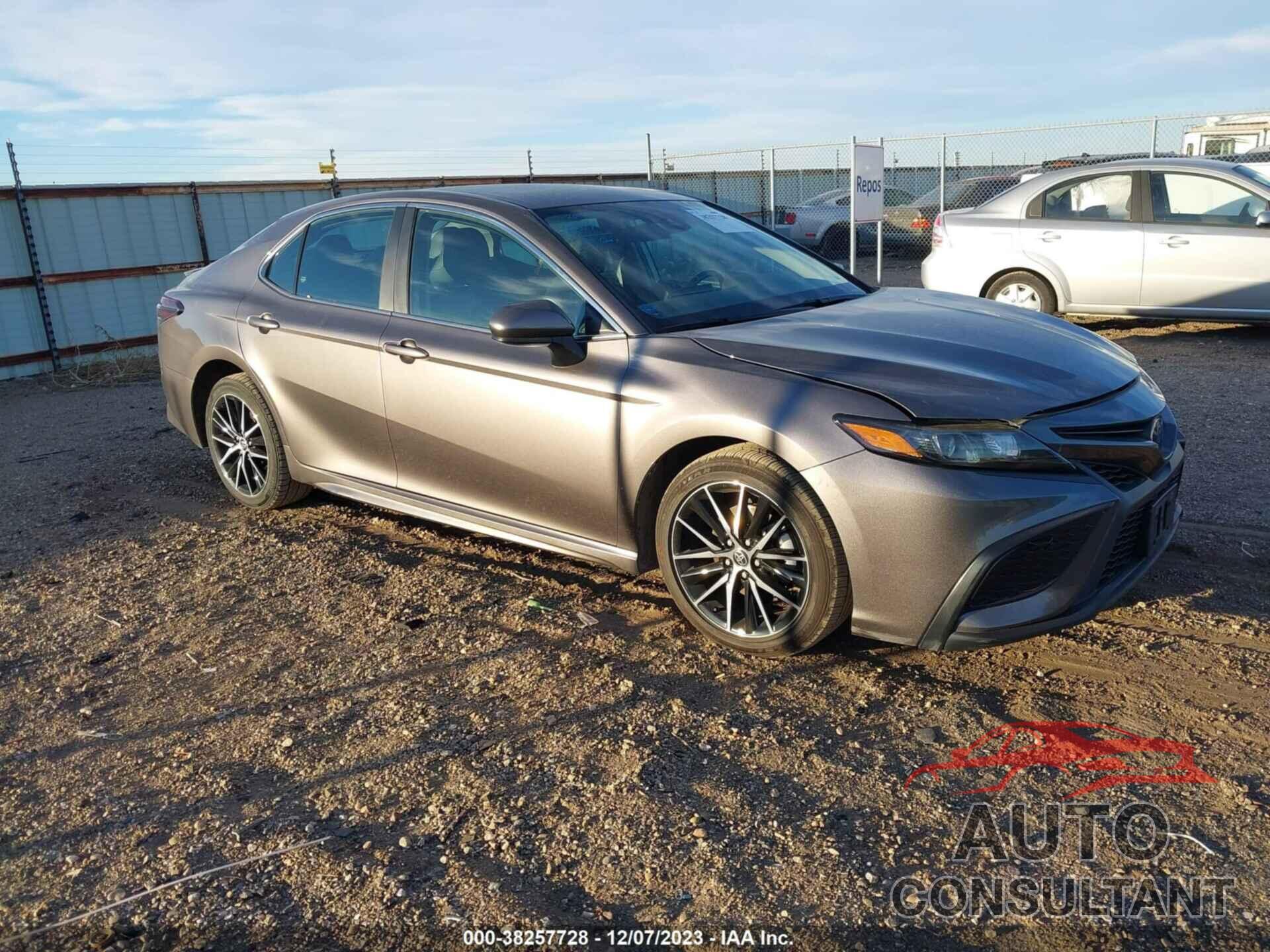 TOYOTA CAMRY 2021 - 4T1G11AK4MU412711