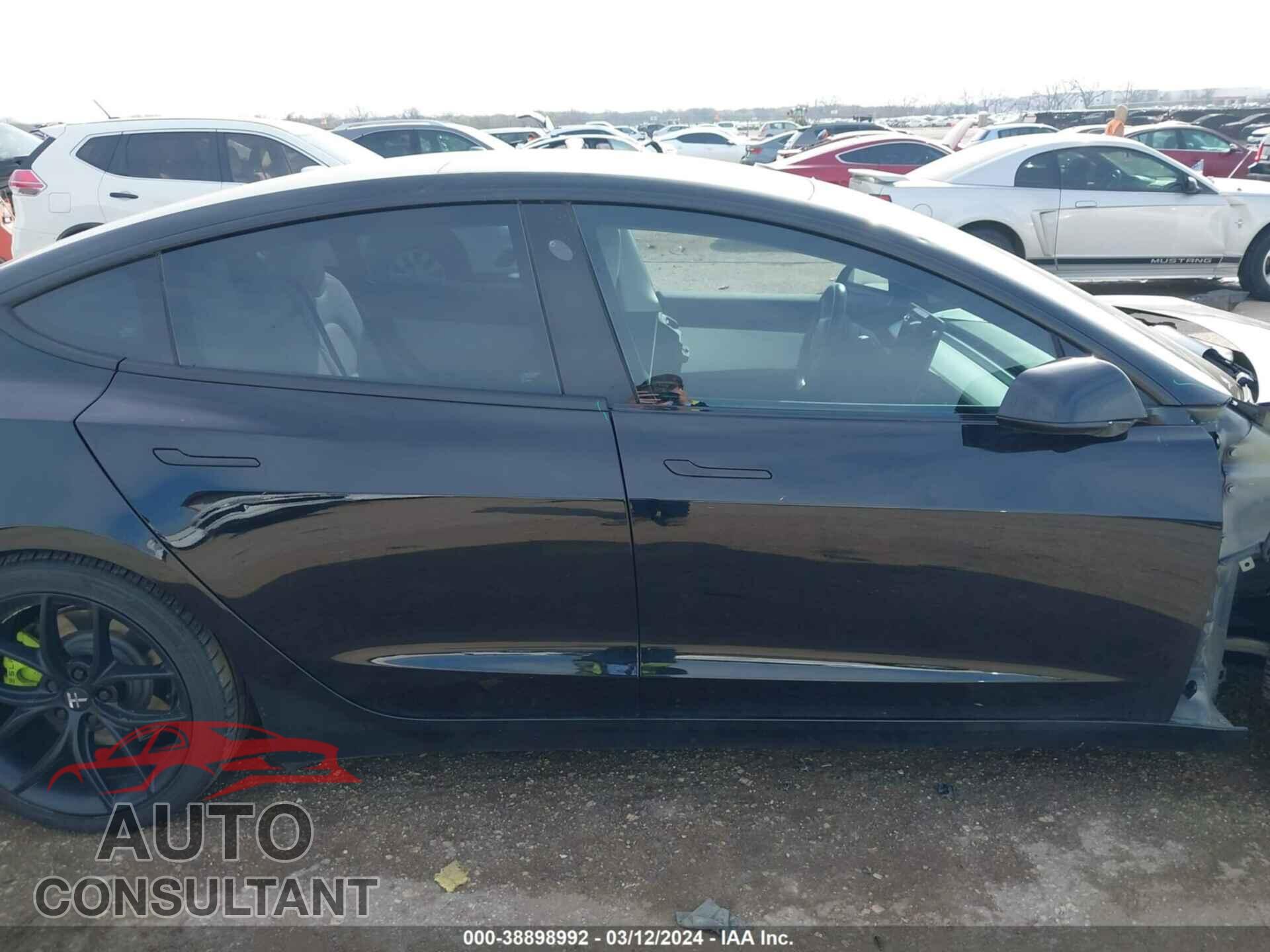 TESLA MODEL 3 2018 - 5YJ3E1EB0JF099257