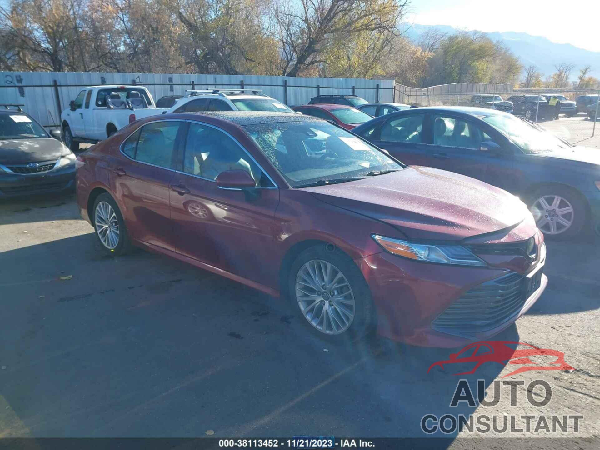 TOYOTA CAMRY 2018 - 4T1B11HK9JU610552
