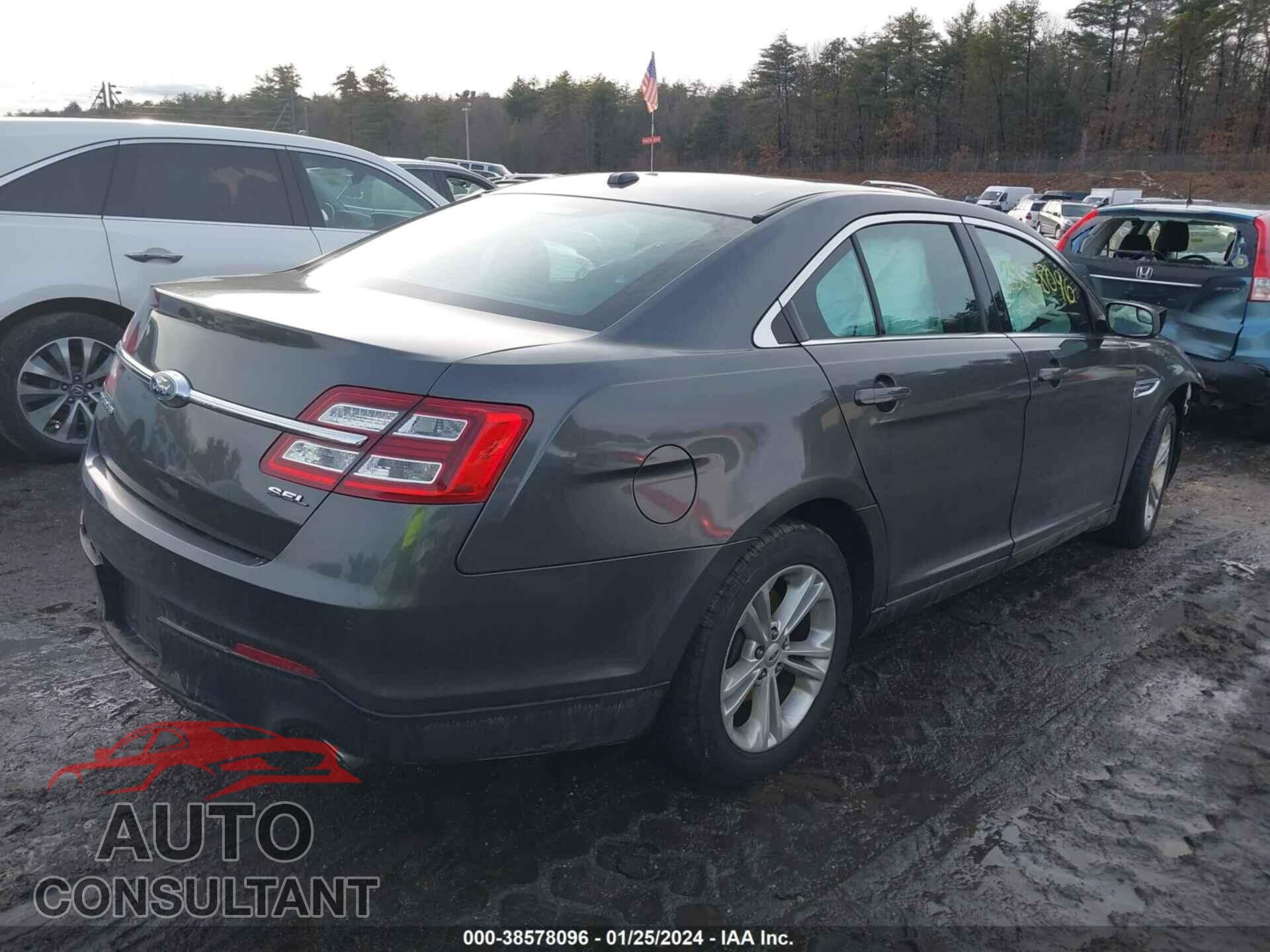 FORD TAURUS 2018 - 1FAHP2E87JG118098
