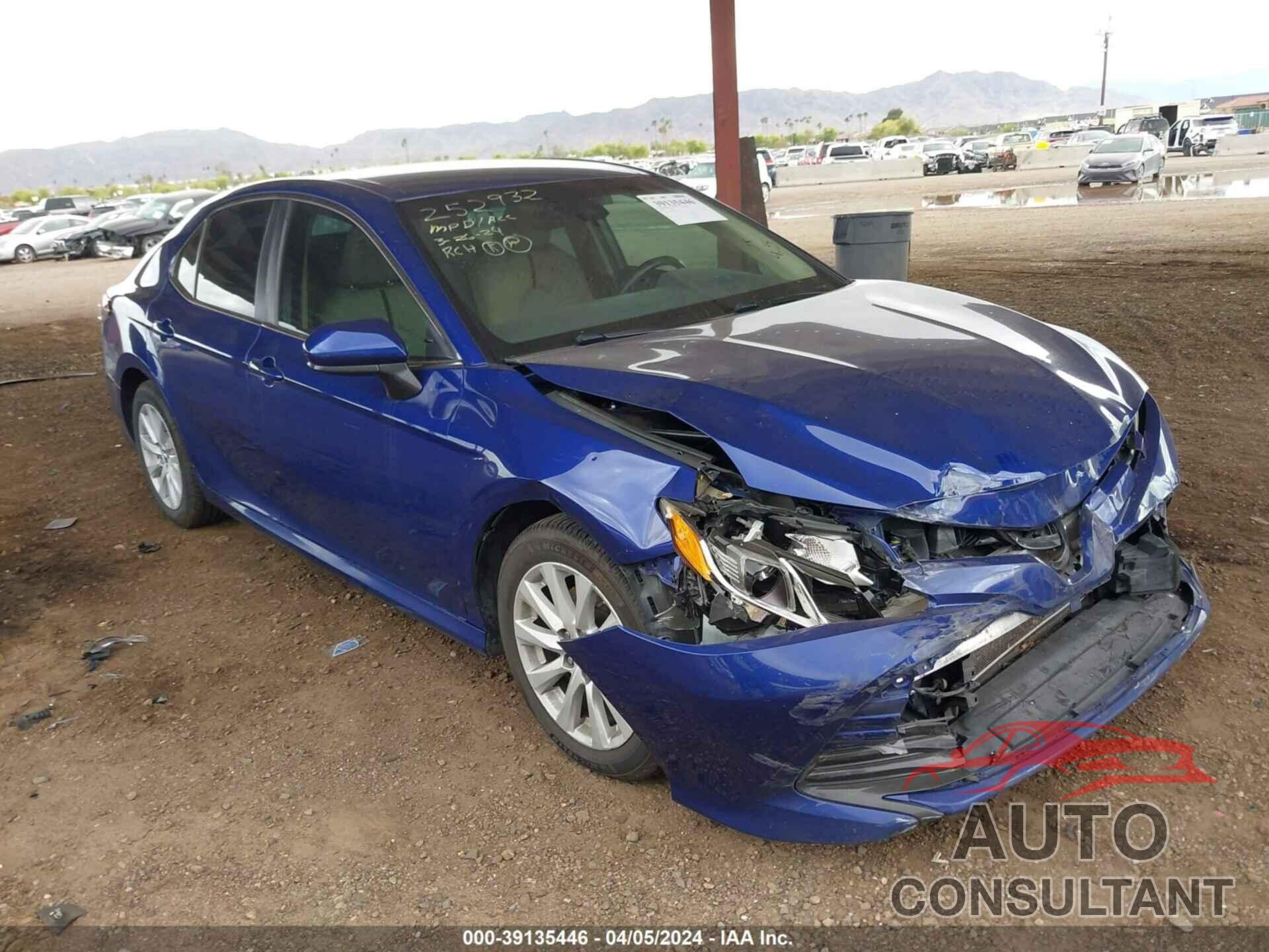 TOYOTA CAMRY 2018 - 4T1B11HK8JU603964