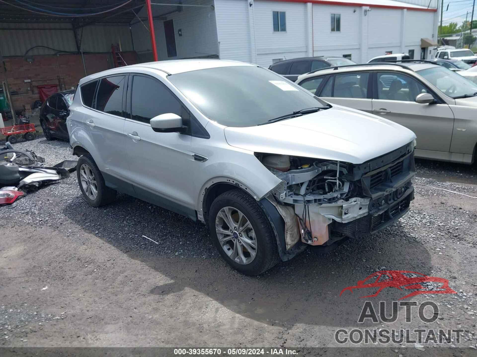 FORD ESCAPE 2017 - 1FMCU9G94HUE63561