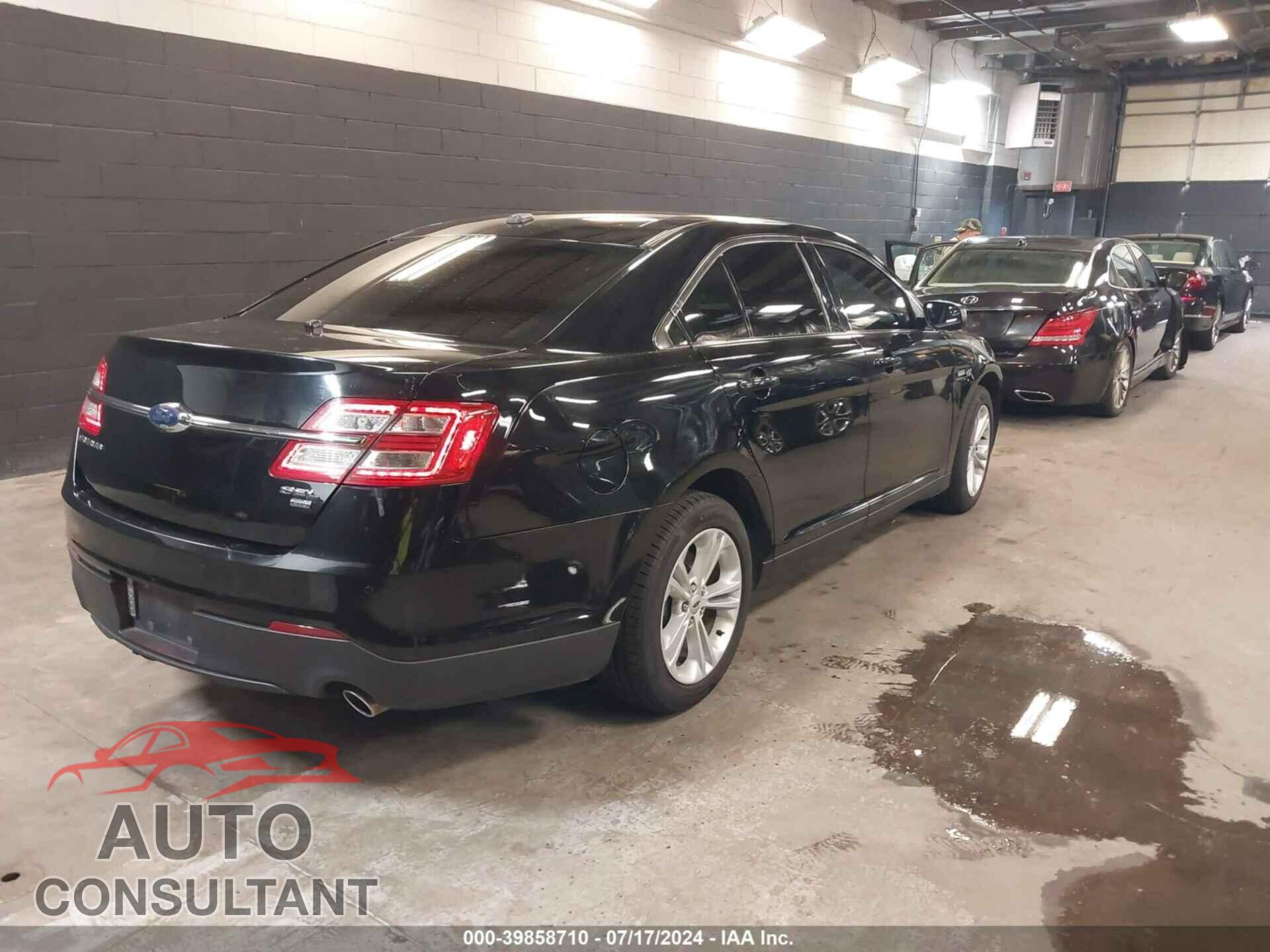 FORD TAURUS 2018 - 1FAHP2H82JG129652