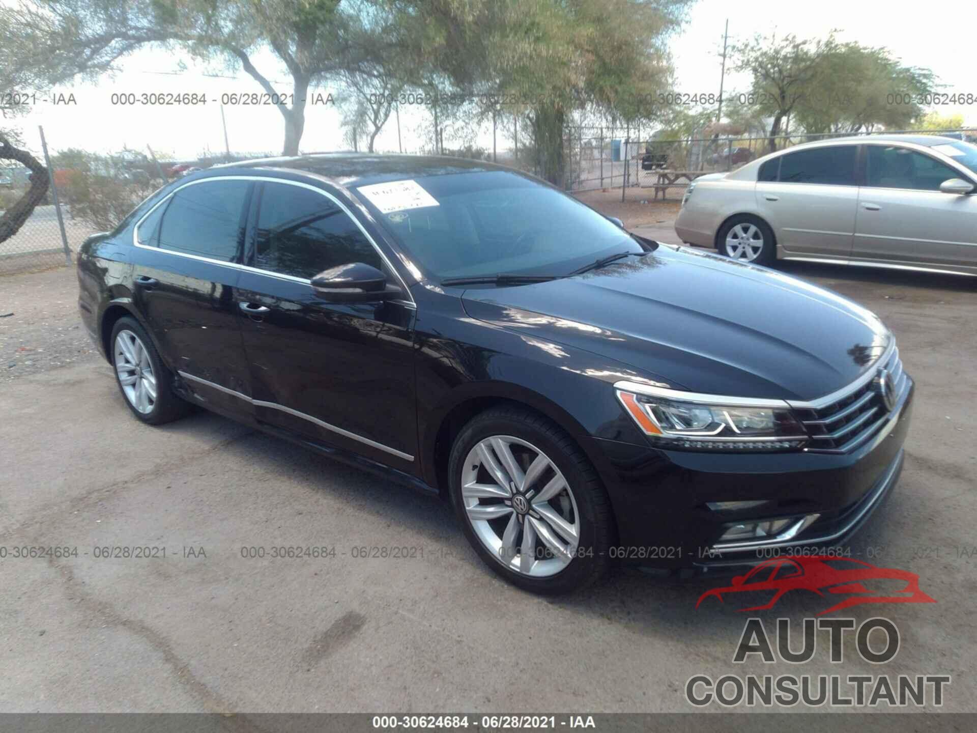 VOLKSWAGEN PASSAT 2017 - 1VWGT7A37HC034371