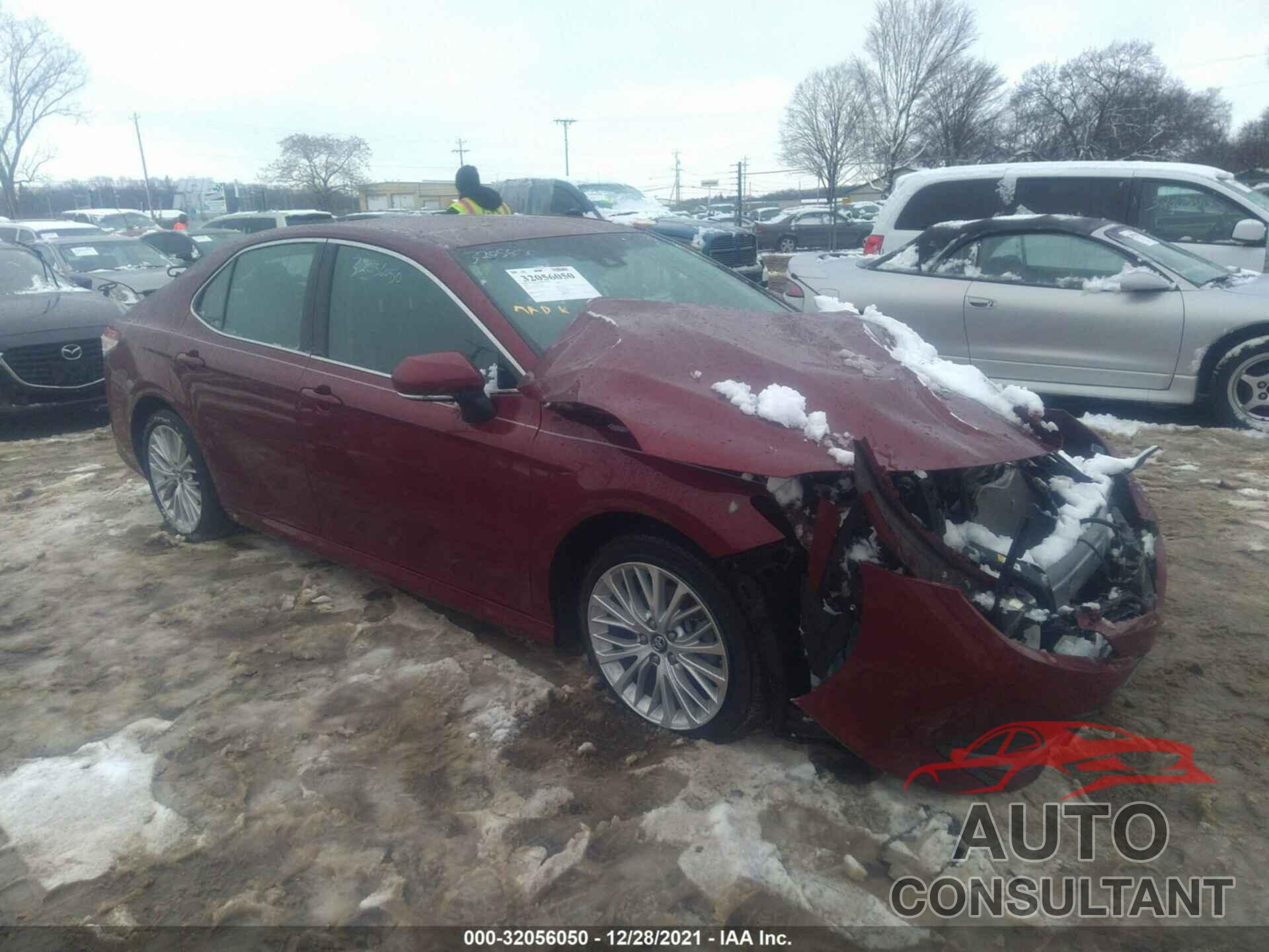 TOYOTA CAMRY 2018 - 4T1B11HK0JU524241