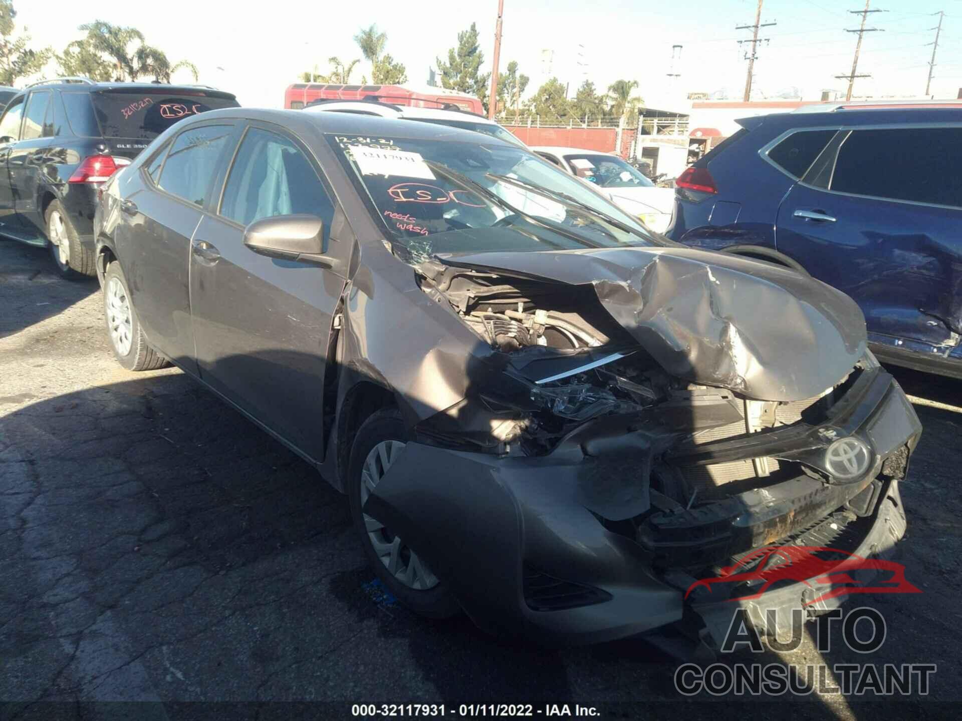 TOYOTA COROLLA 2018 - 5YFBURHE0JP826906