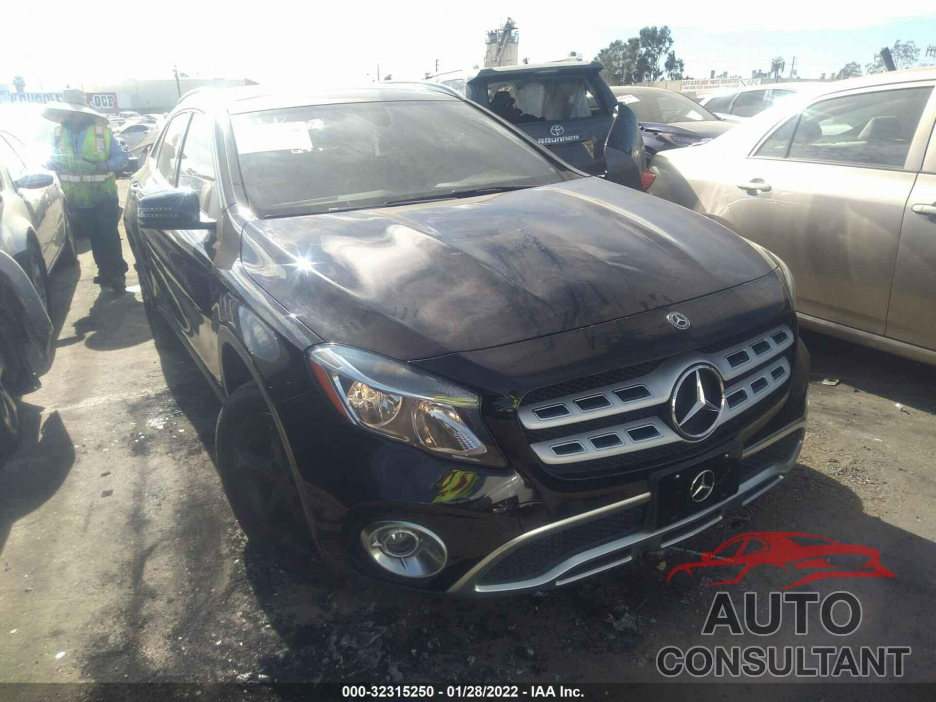 MERCEDES-BENZ GLA 2018 - WDCTG4GB1JJ417592