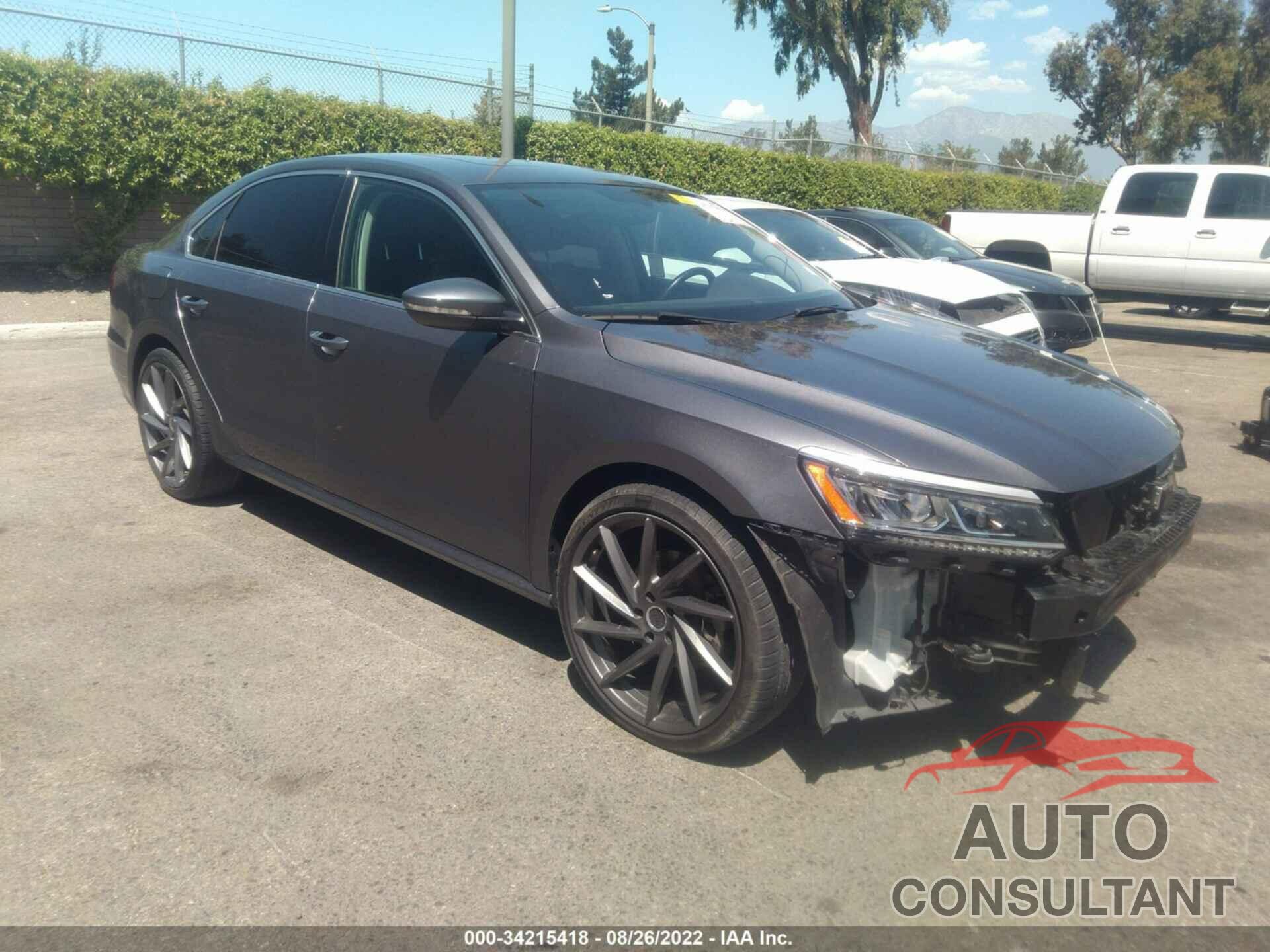 VOLKSWAGEN PASSAT 2018 - 1VWBA7A39JC017674