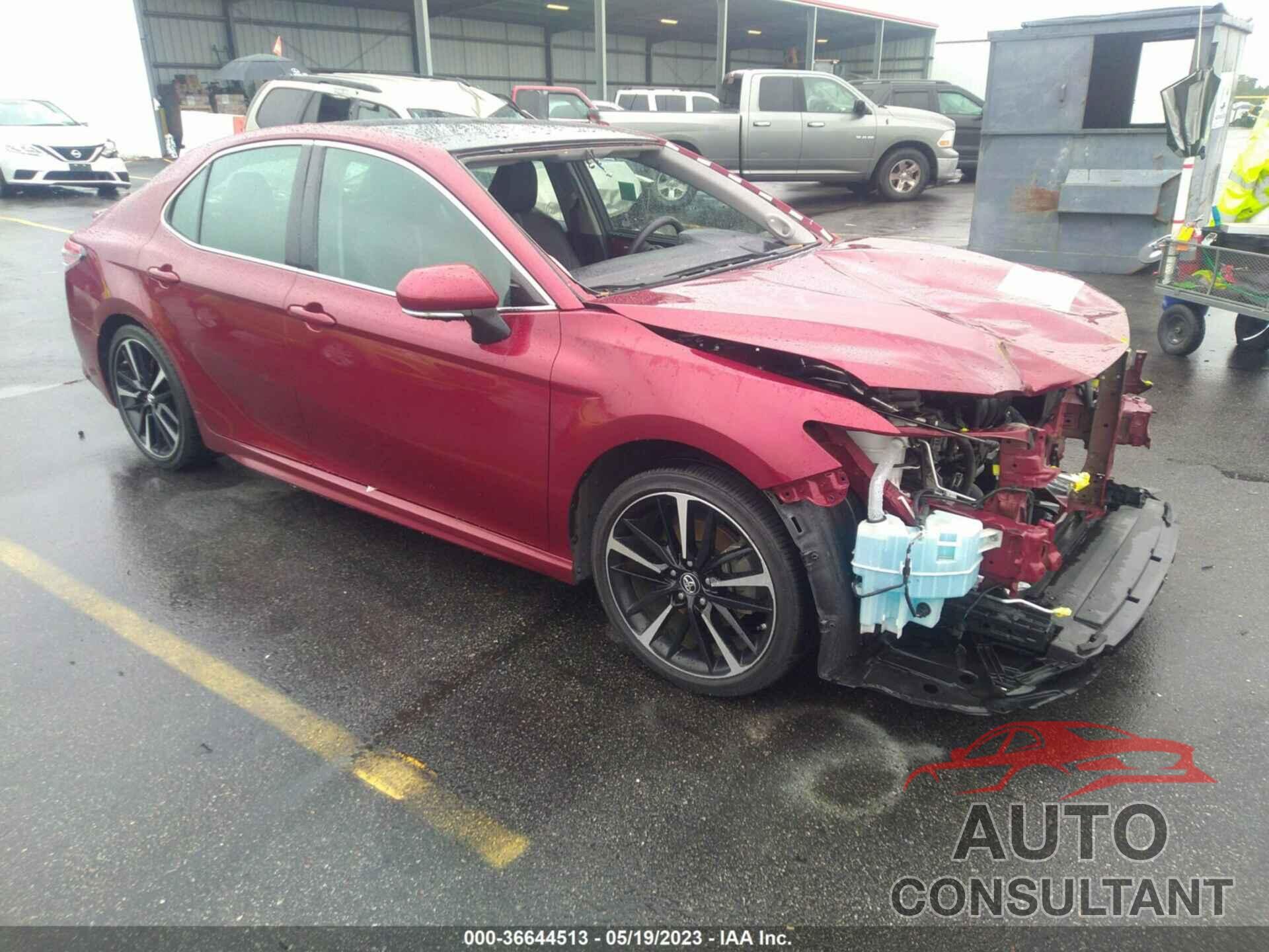 TOYOTA CAMRY 2018 - 4T1B61HK0JU566488