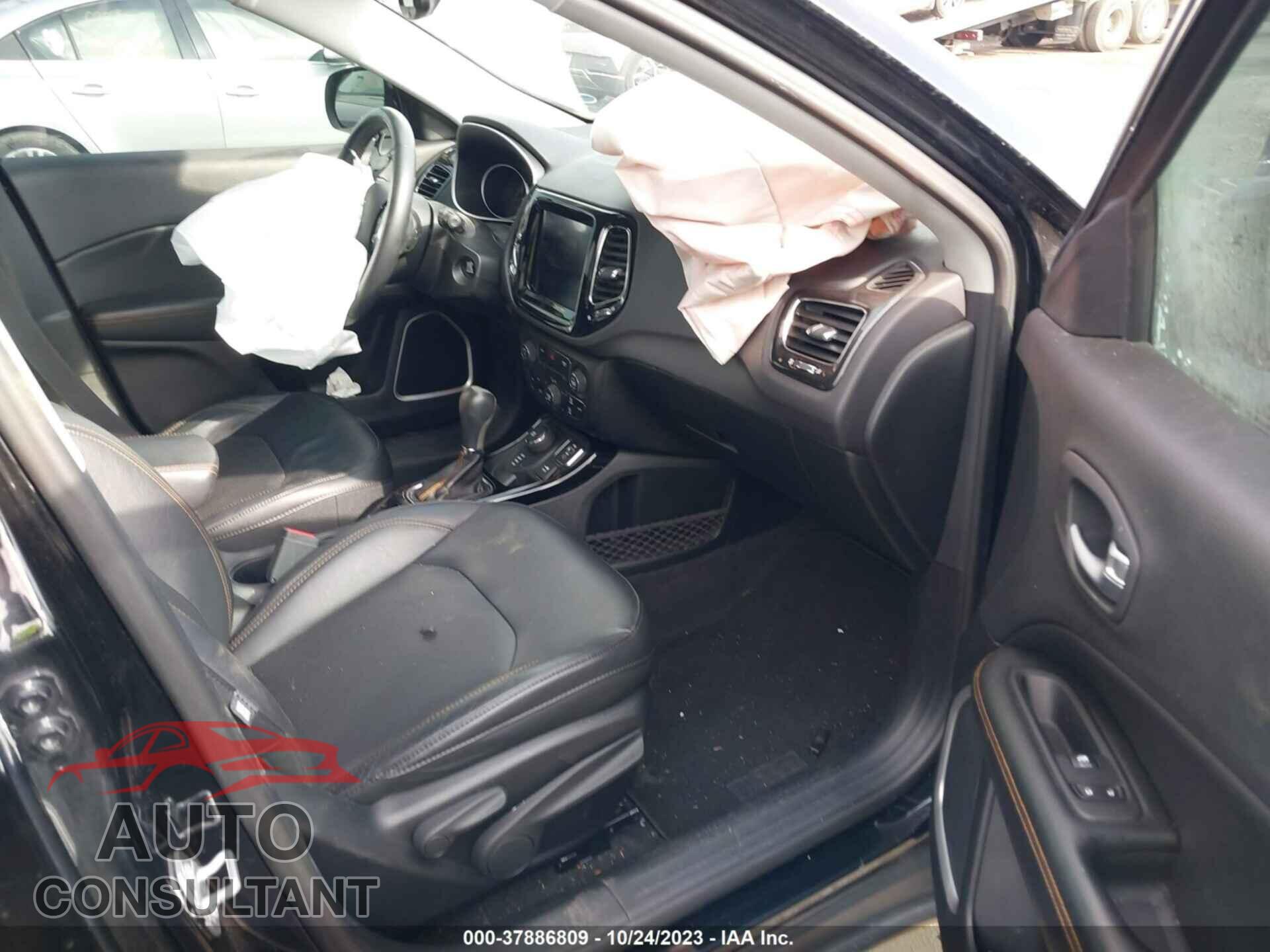 JEEP COMPASS 2018 - 3C4NJDCB7JT191895