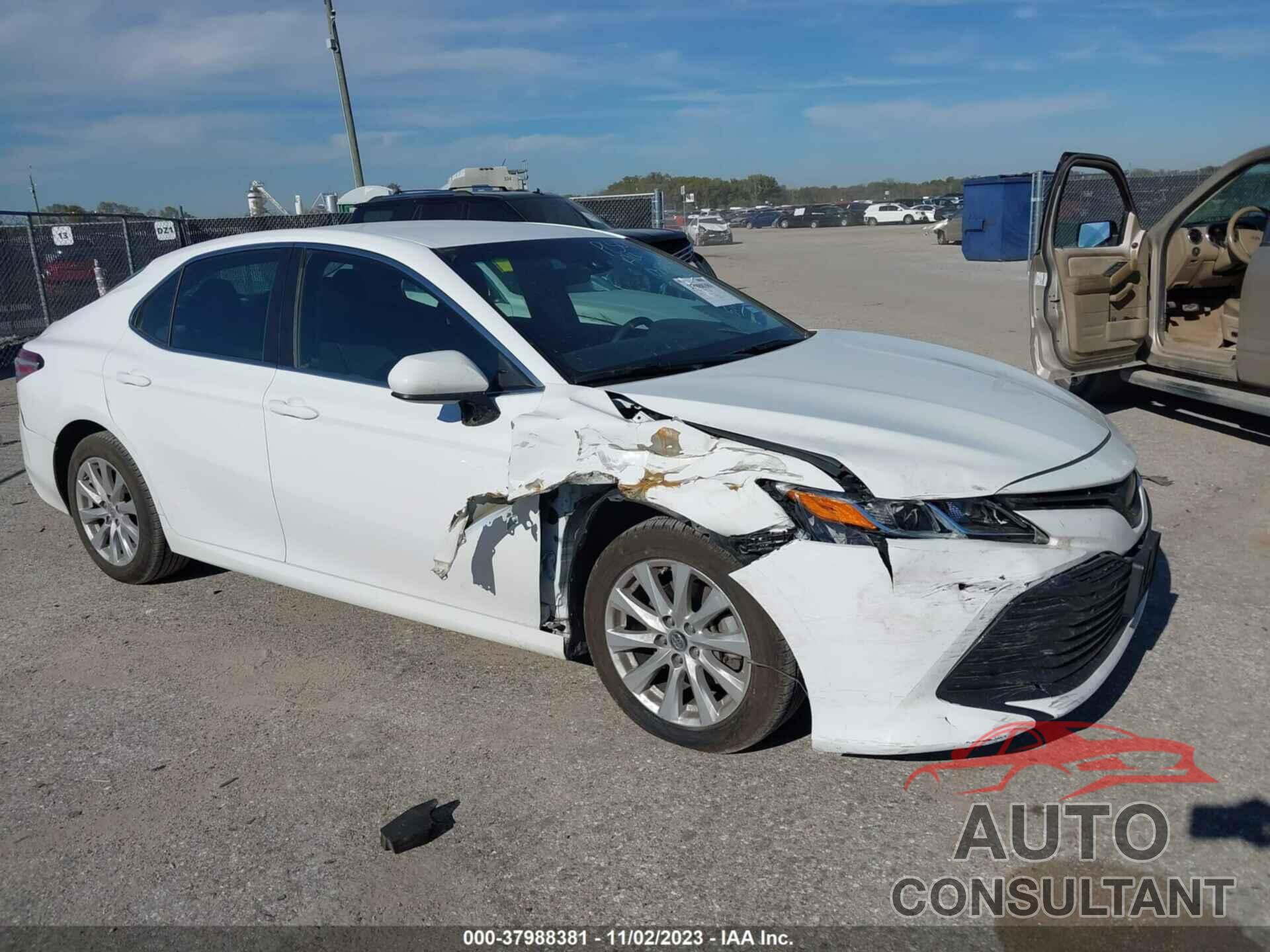 TOYOTA CAMRY 2018 - 4T1B11HK7JU089623