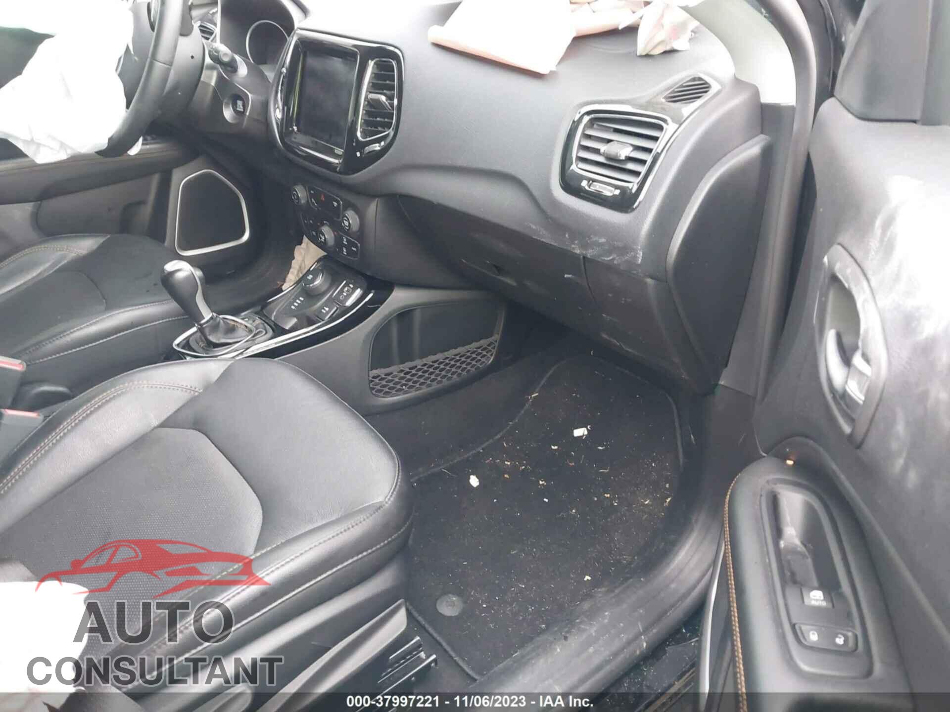 JEEP COMPASS 2018 - 3C4NJDCB9JT501075
