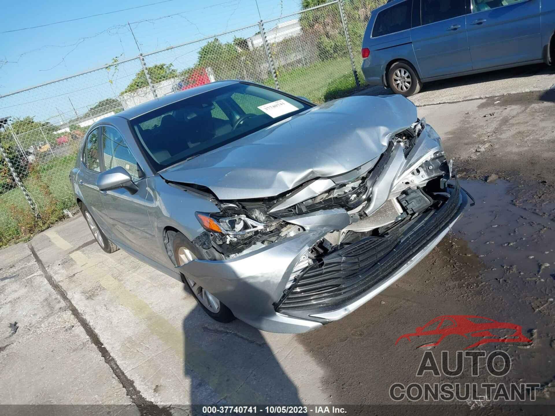 TOYOTA CAMRY 2018 - 4T1B11HK1JU502362