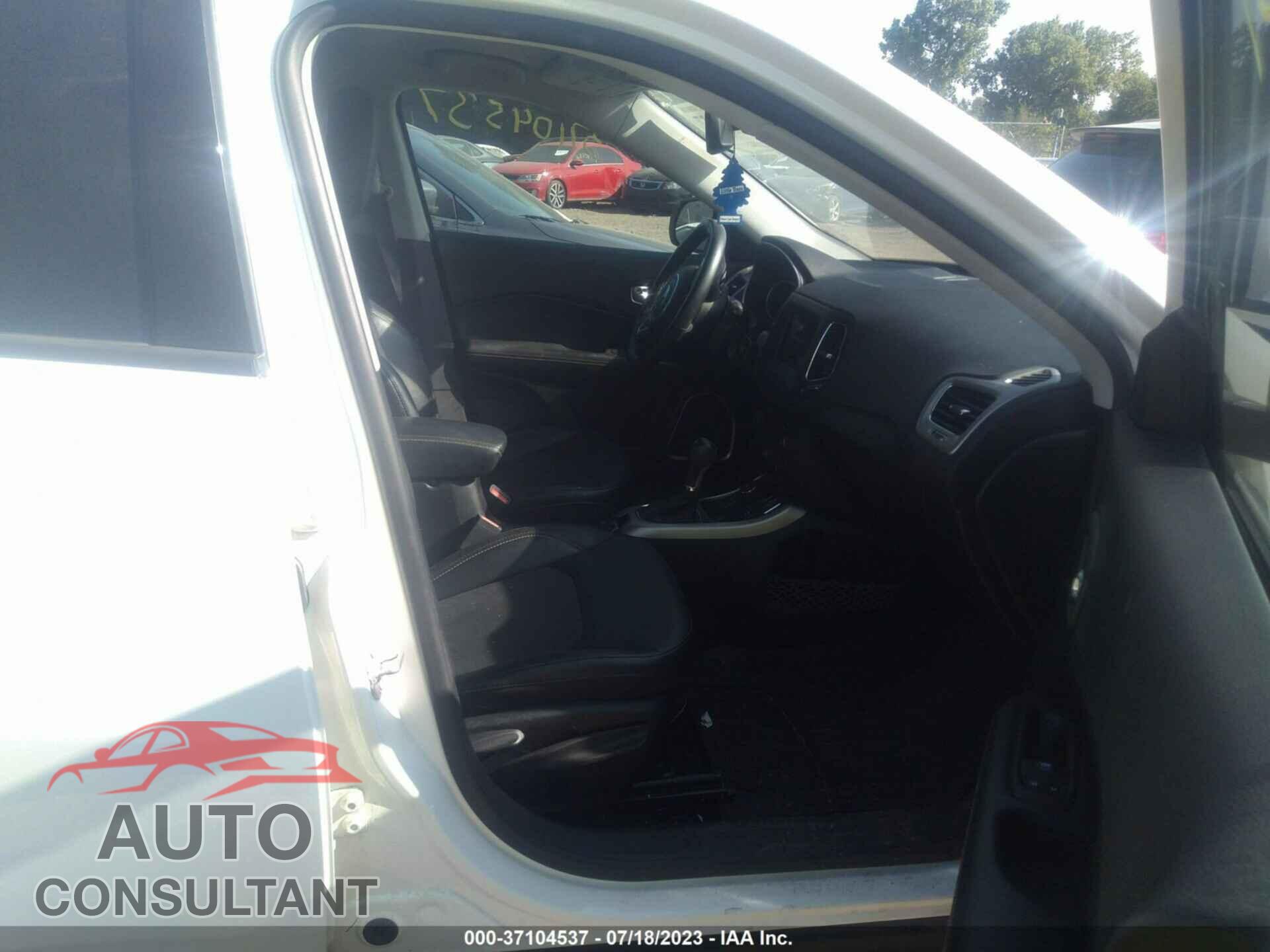 JEEP COMPASS 2019 - 3C4NJDBBXKT818351