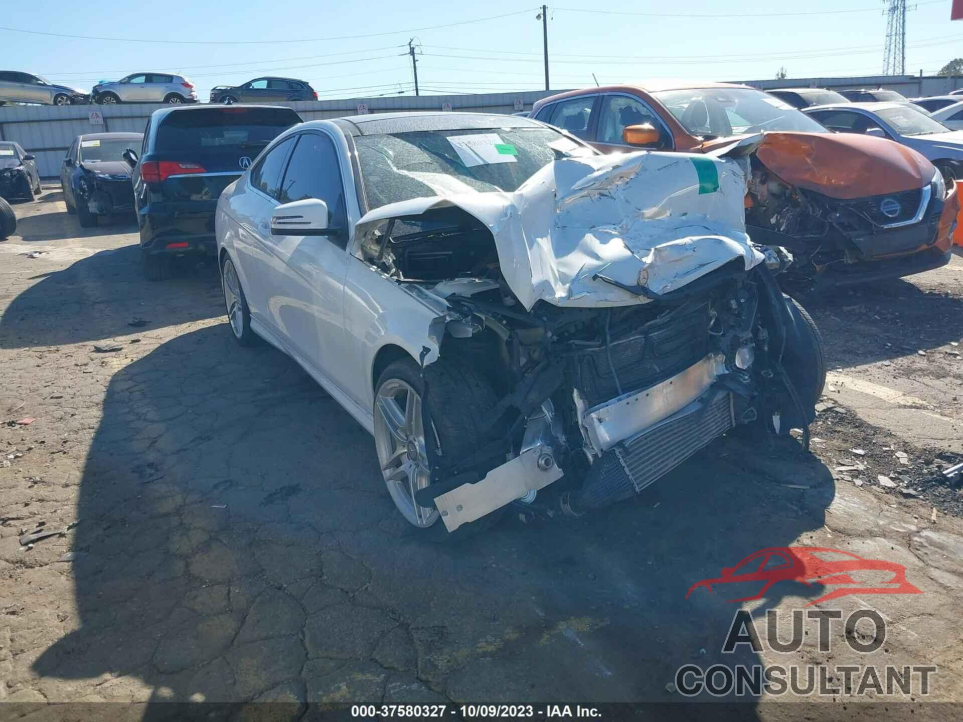 MERCEDES-BENZ C 250 2015 - WDDGJ4HB1FG417352
