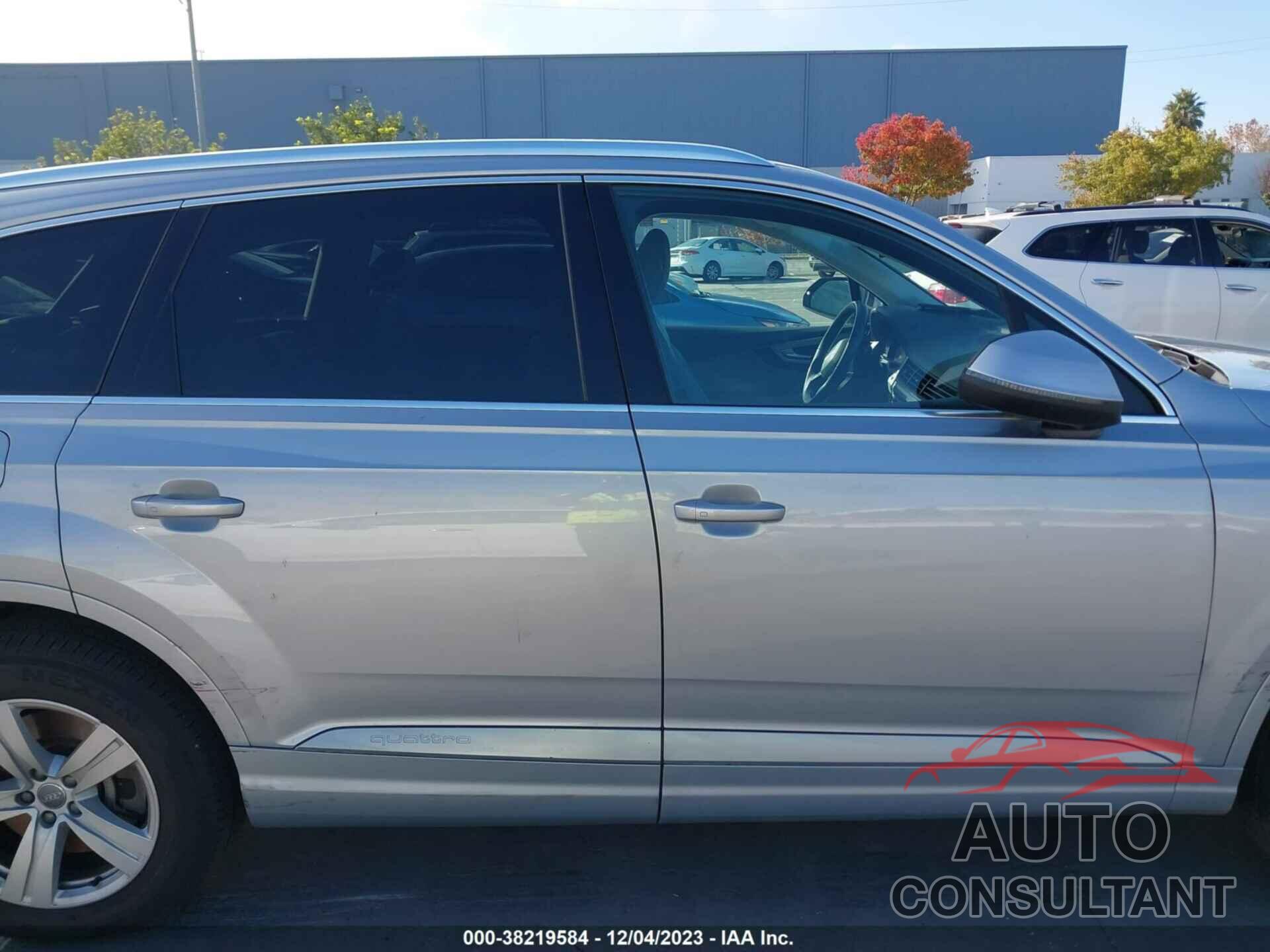 AUDI Q7 2018 - WA1LHAF74JD047858