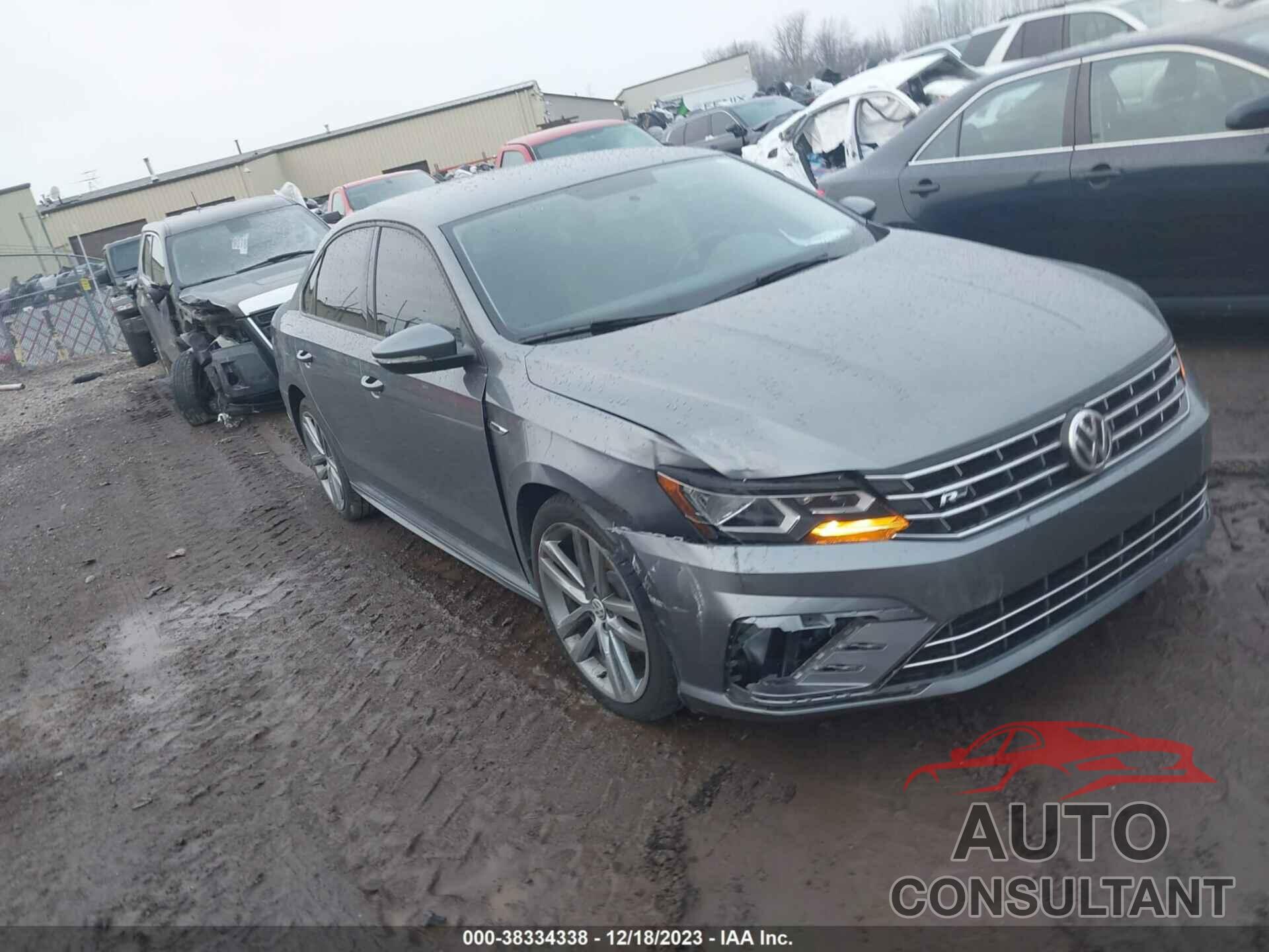 VOLKSWAGEN PASSAT 2018 - 1VWAA7A31JC001755