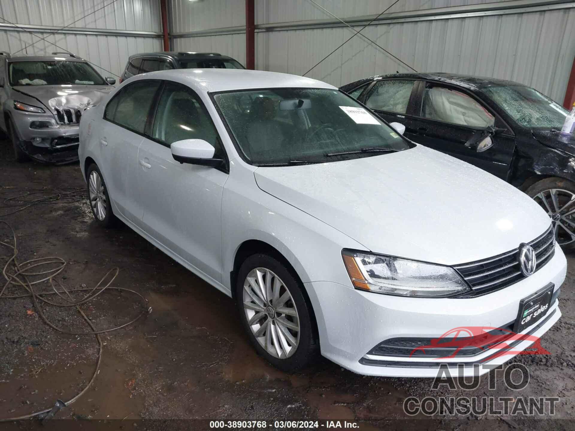 VOLKSWAGEN JETTA 2018 - 3VW2B7AJ9JM240422