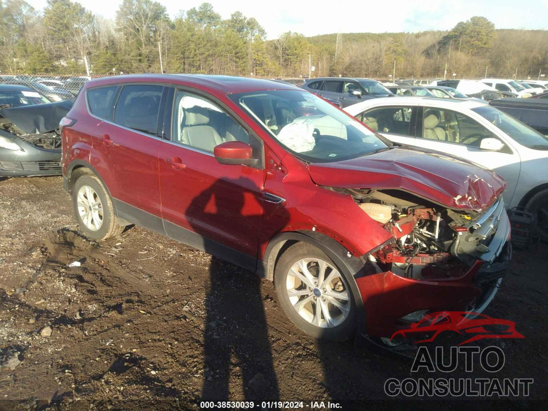 FORD ESCAPE 2017 - 1FMCU0GD5HUC84204