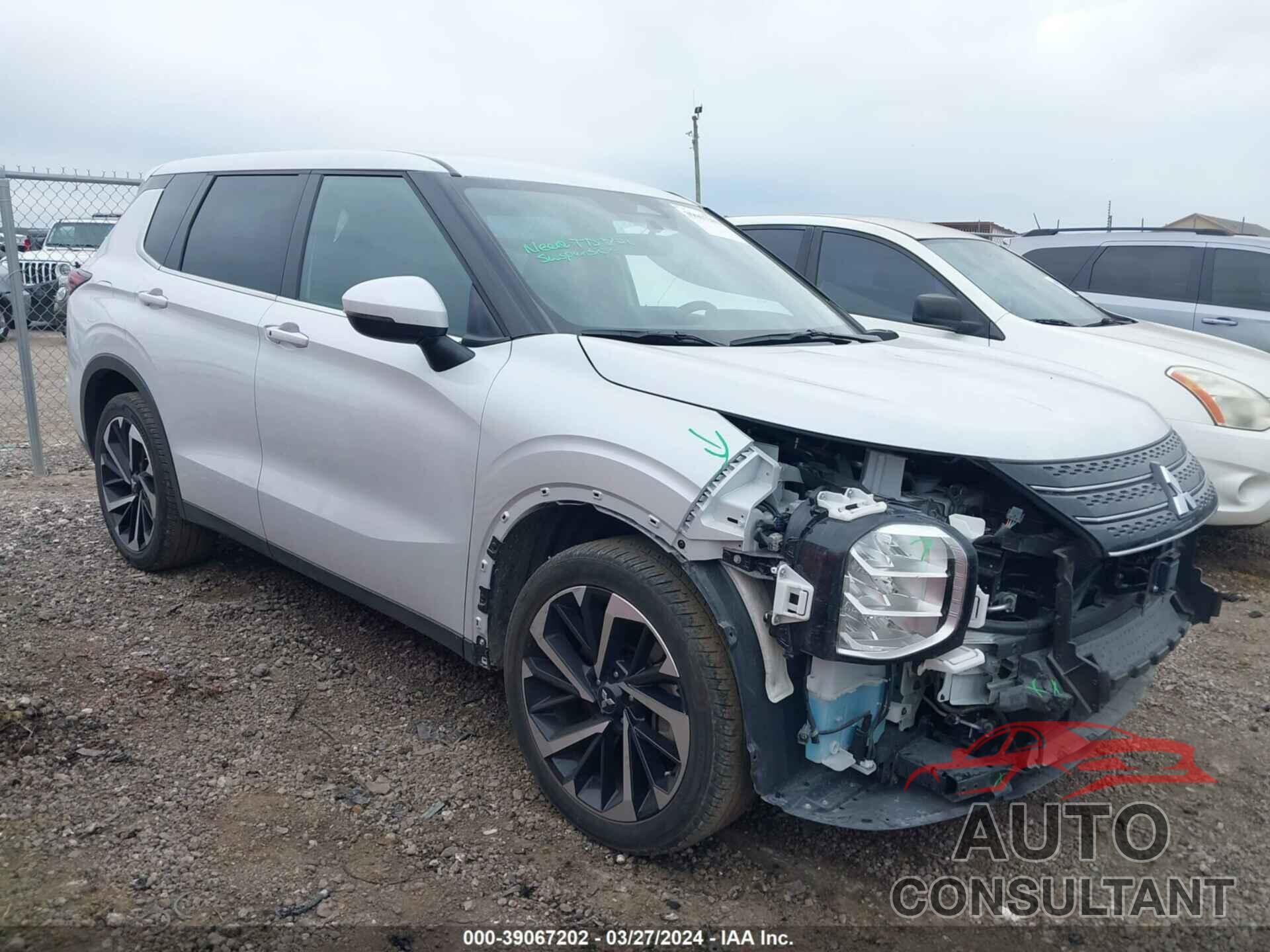MITSUBISHI OUTLANDER 2023 - JA4J3UA81PZ030728