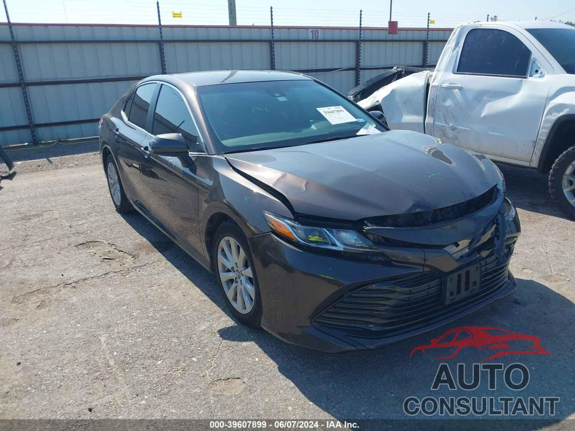 TOYOTA CAMRY 2018 - 4T1B11HK5JU116737