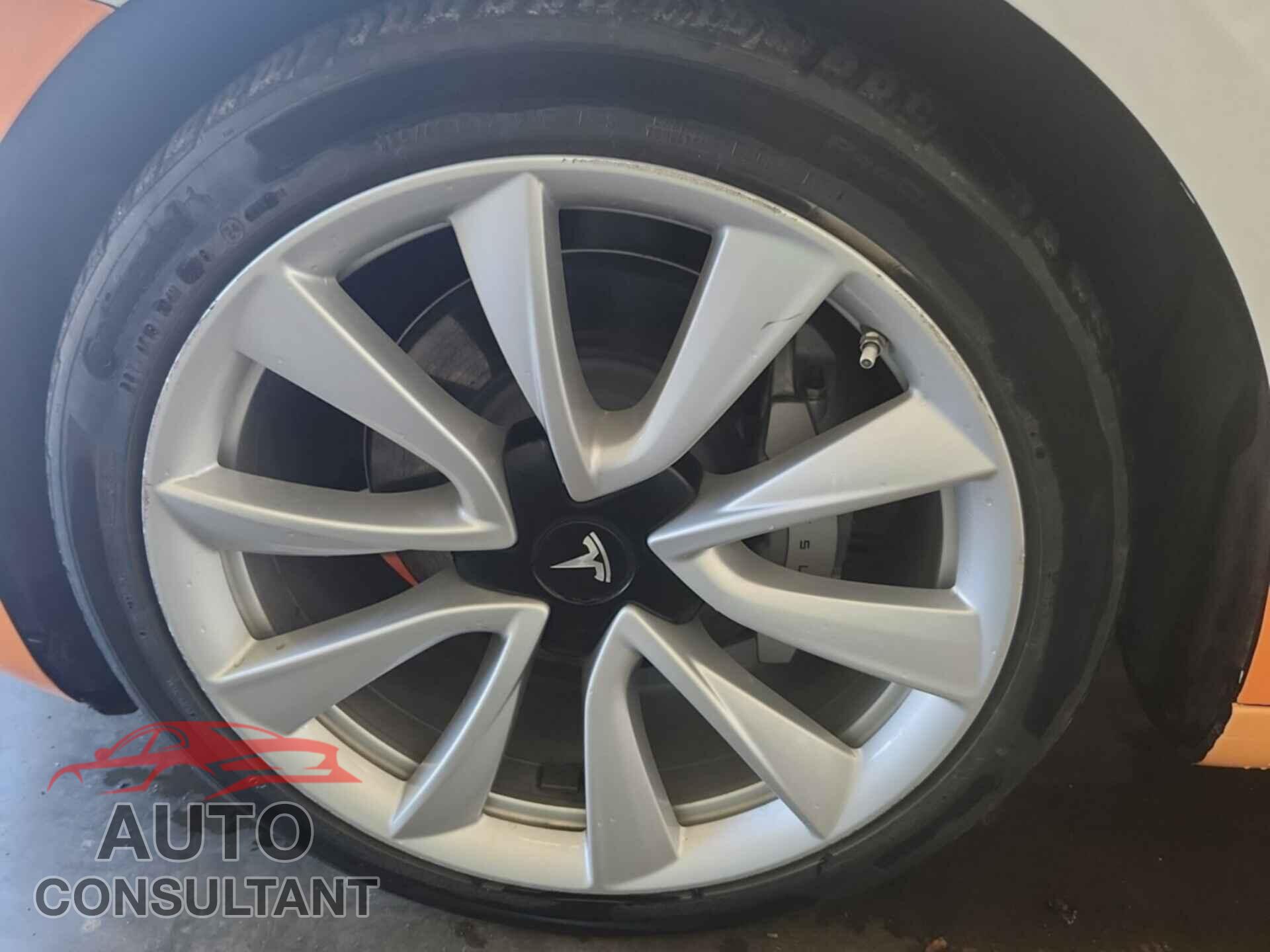 TESLA MODEL 3 2019 - 5YJ3E1EB7KF191936