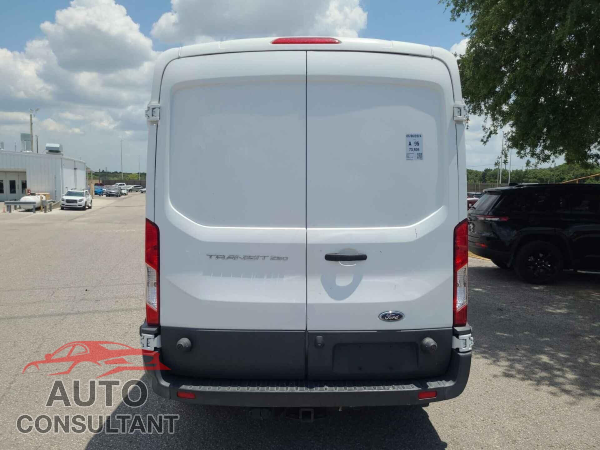 FORD TRANSIT 2017 - 1FTYR2CM7HKB00504