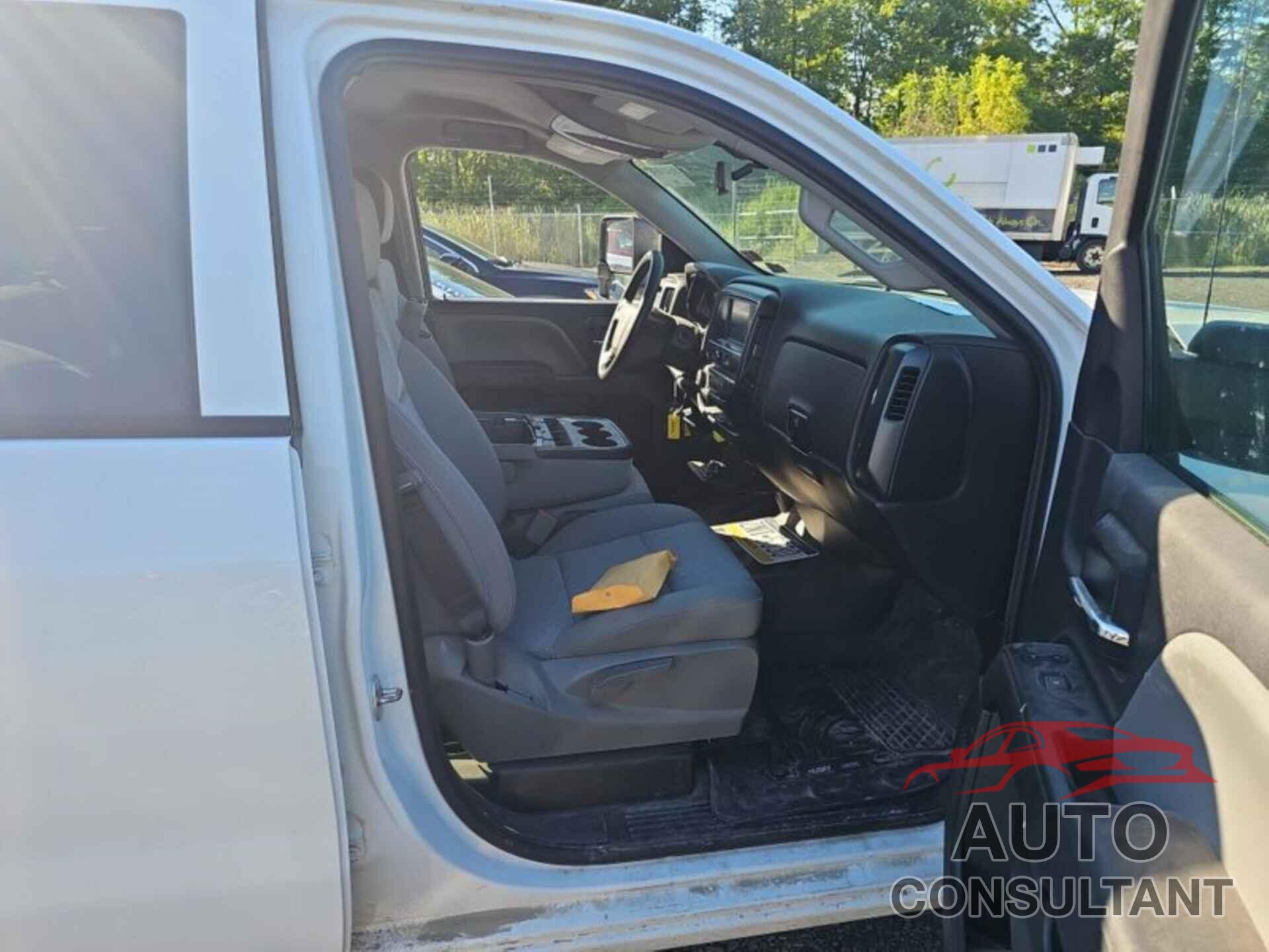 CHEVROLET SILVERADO 1500 2018 - 1GCVKNEC6JZ282495