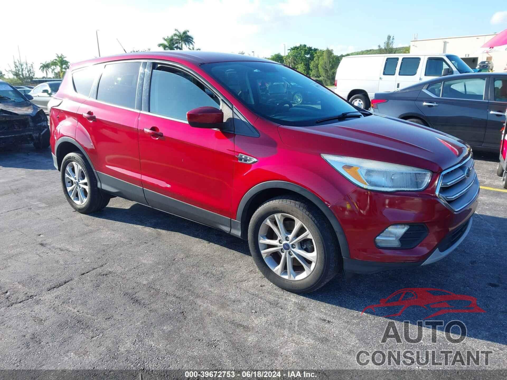 FORD ESCAPE 2017 - 1FMCU9G99HUD45635