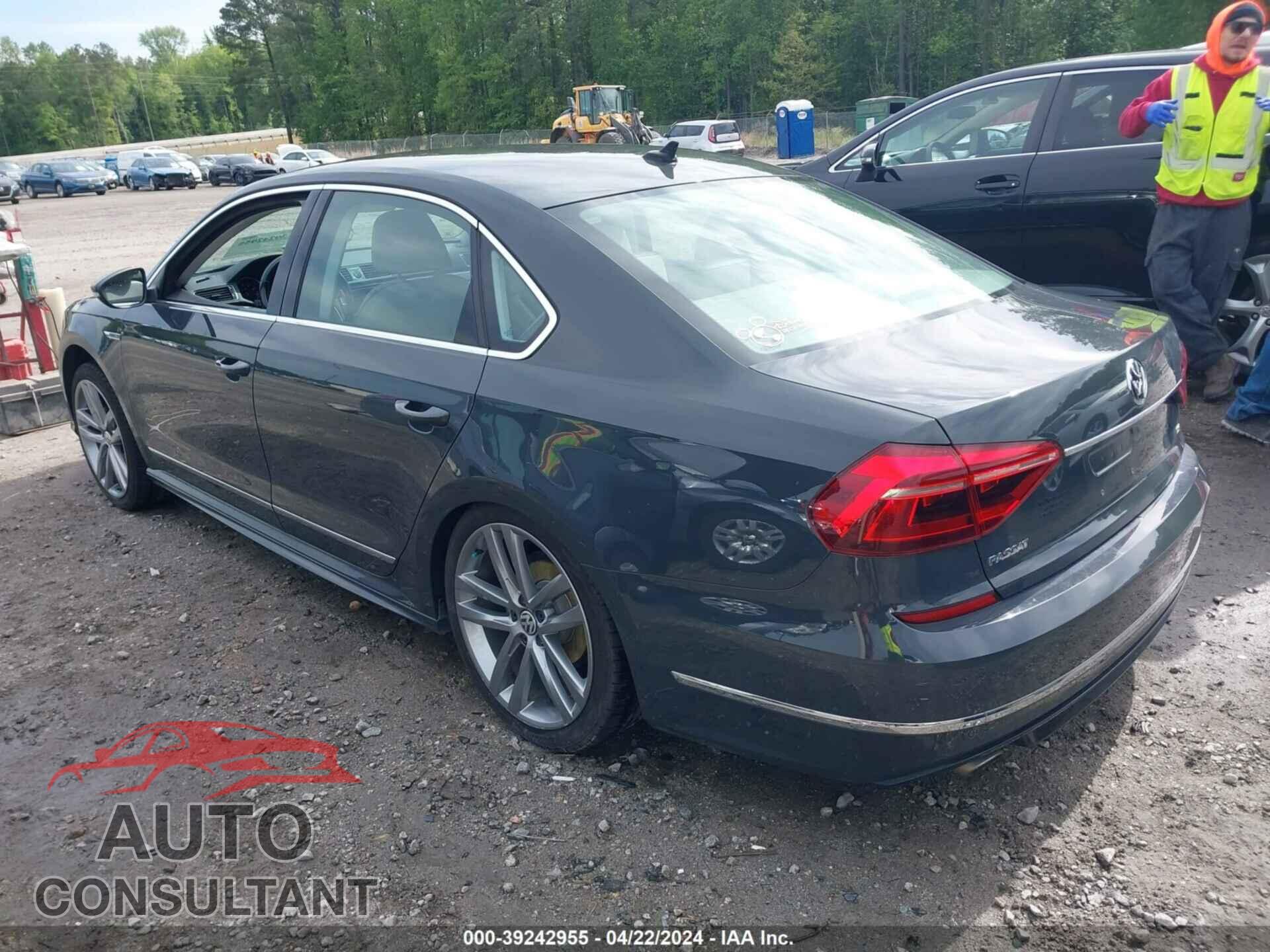 VOLKSWAGEN PASSAT 2017 - 1VWDT7A32HC062971