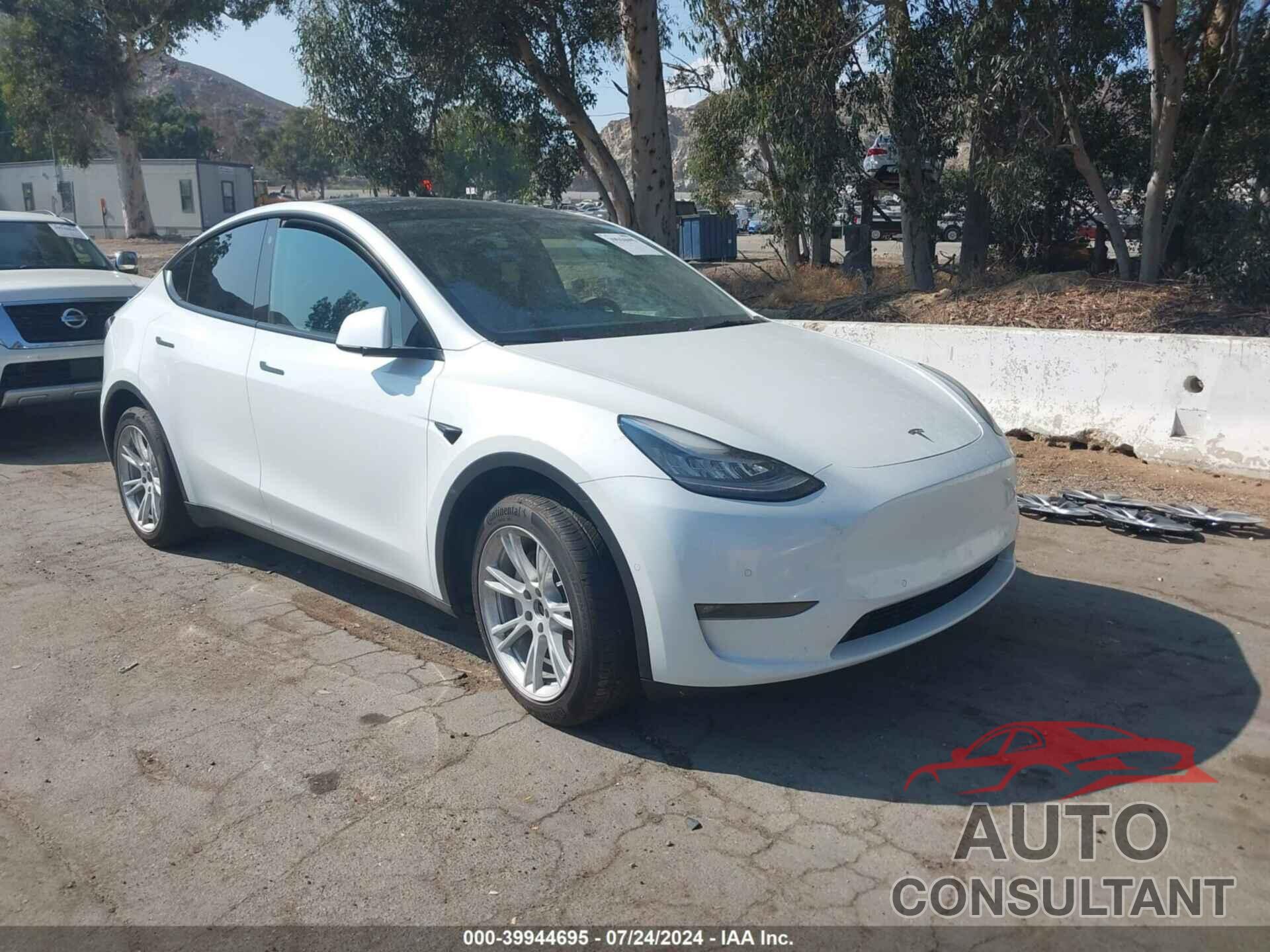 TESLA MODEL Y 2021 - 5YJYGDEE5MF213771