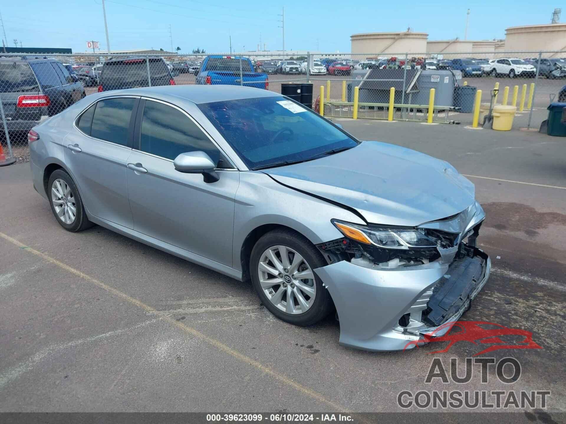 TOYOTA CAMRY 2018 - 4T1B11HK3JU035459