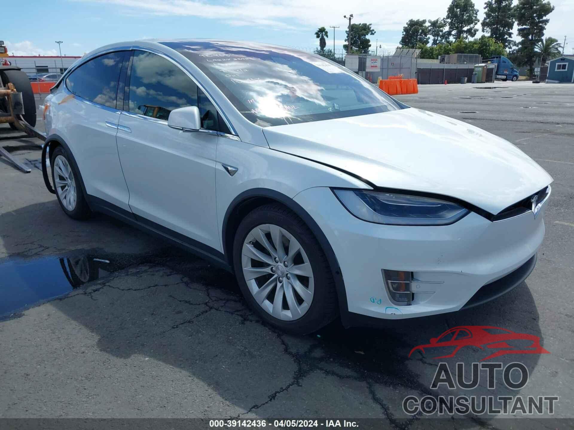 TESLA MODEL X 2018 - 5YJXCAE25JF142658