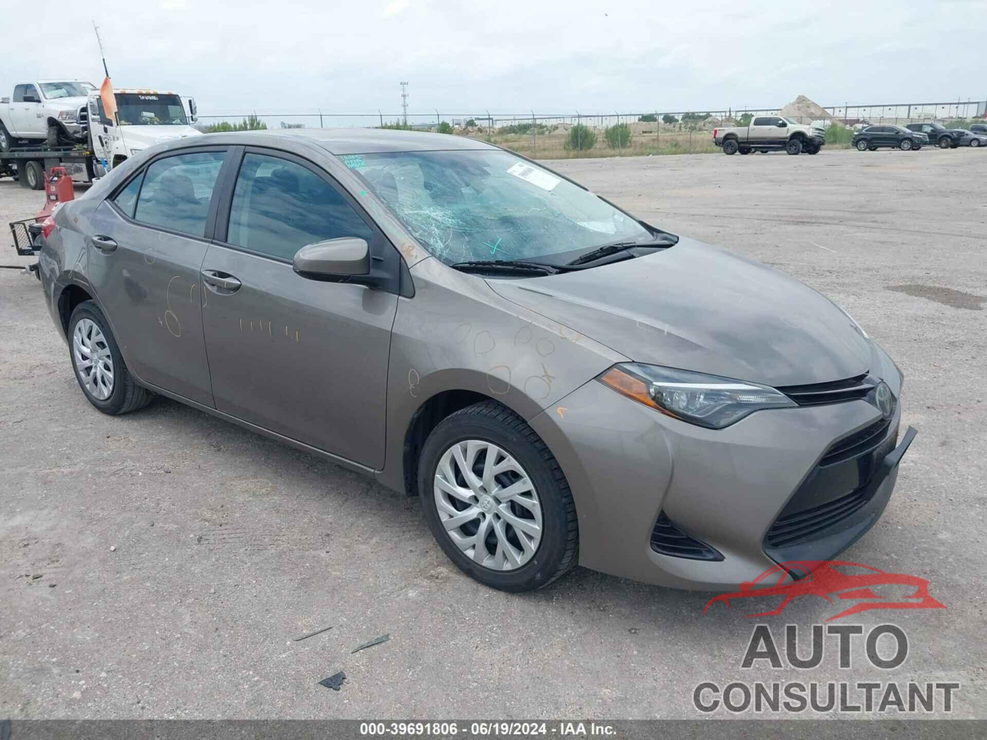 TOYOTA COROLLA 2018 - 5YFBURHEXJP828758