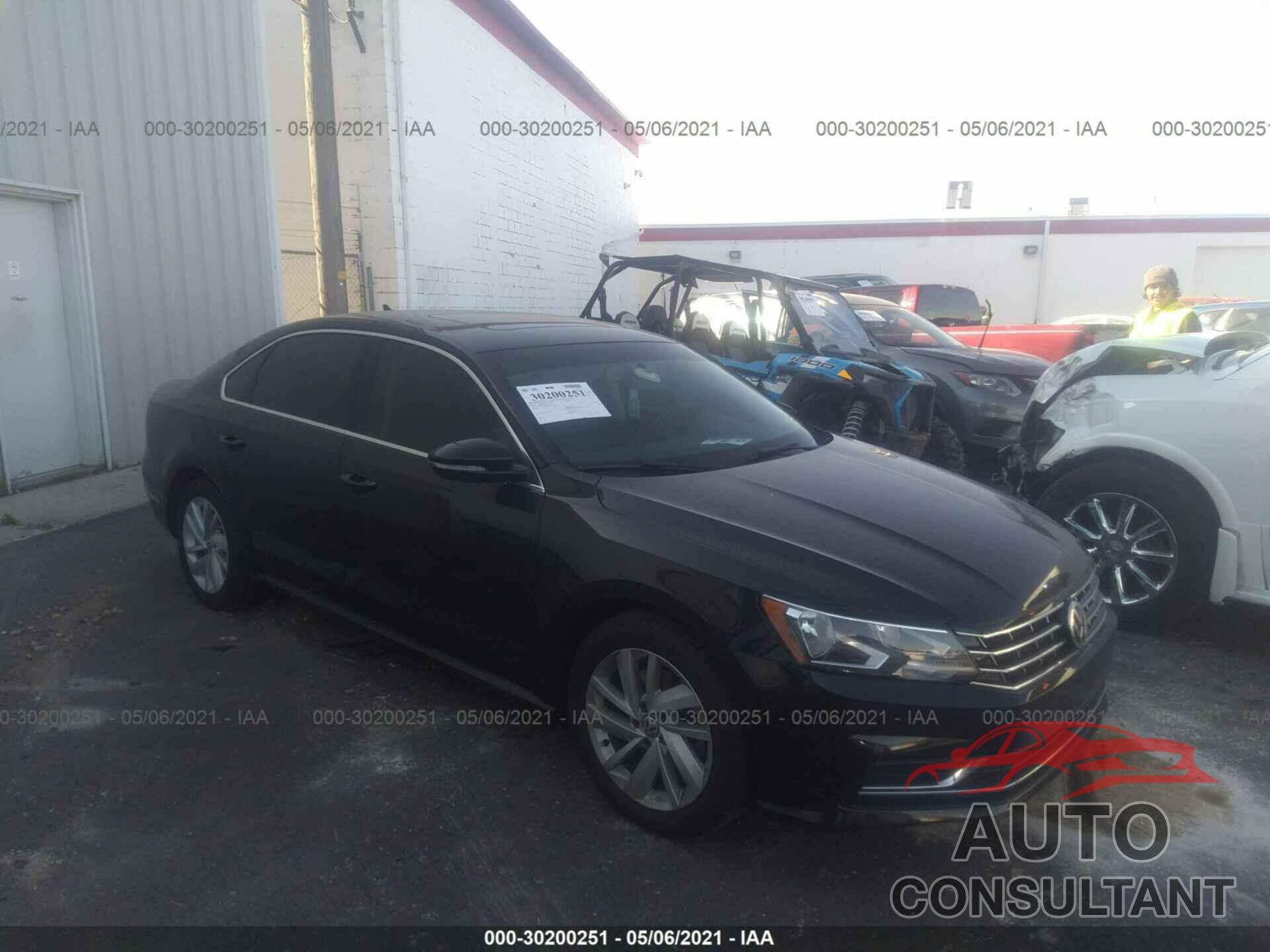 VOLKSWAGEN PASSAT 2018 - 1VWBA7A34JC031661