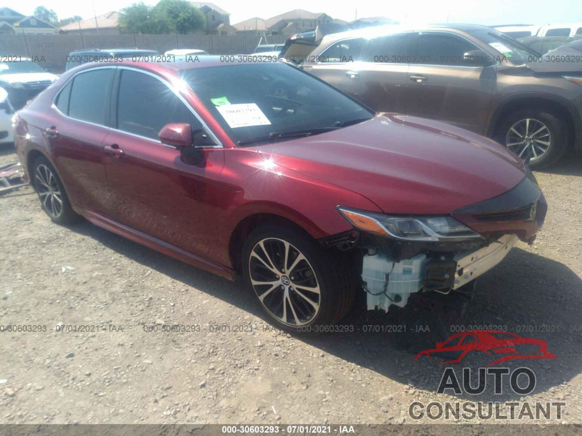 TOYOTA CAMRY 2018 - 4T1B11HK5JU506320