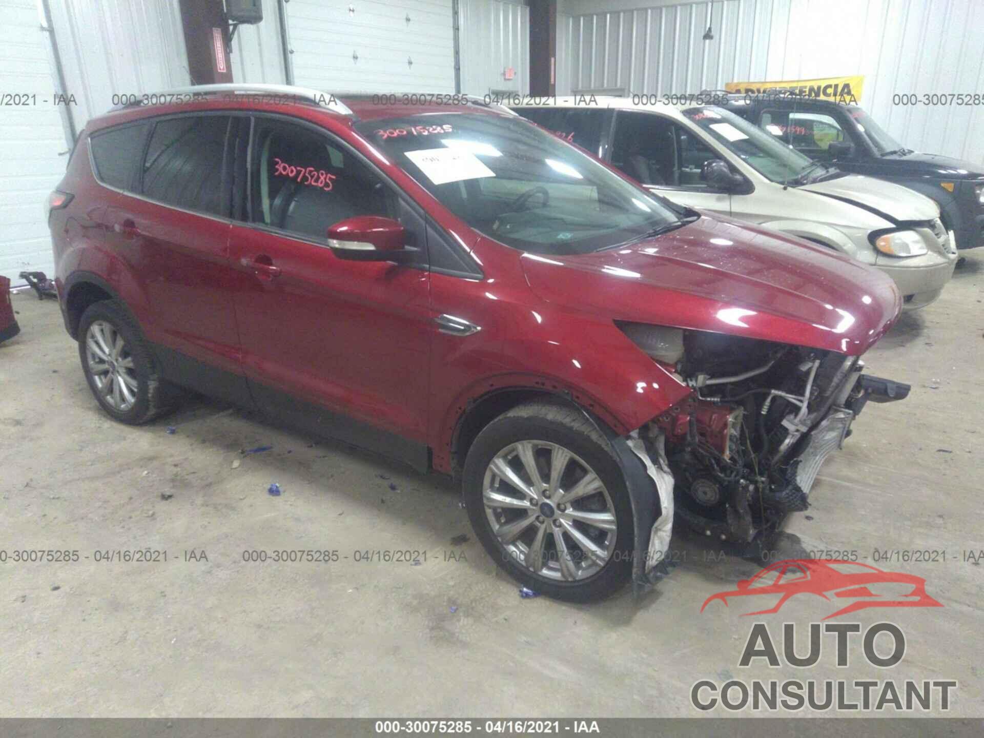 FORD ESCAPE 2017 - 1FMCU9J94HUD06573