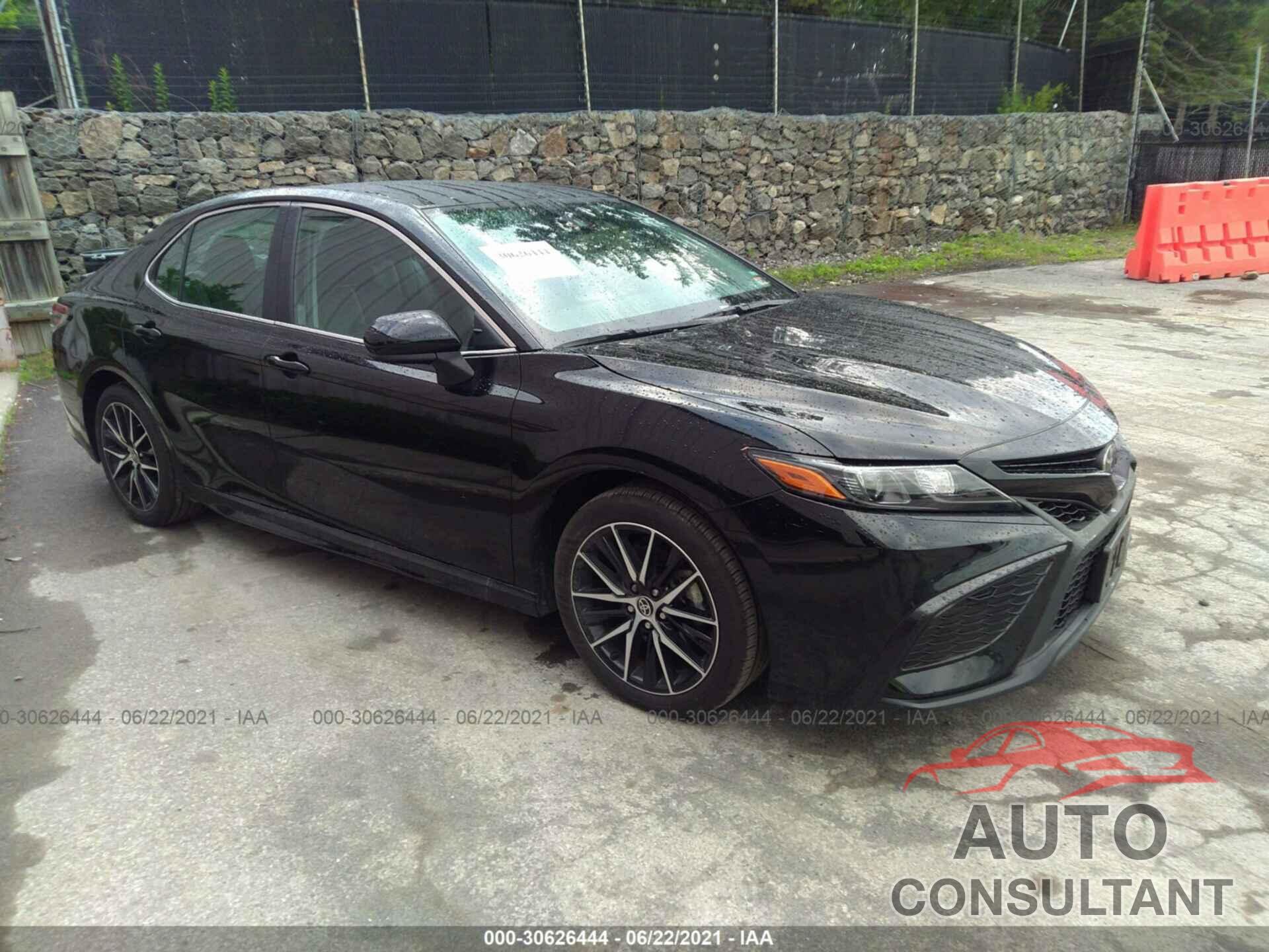 TOYOTA CAMRY 2021 - 4T1G11AKXMU410722